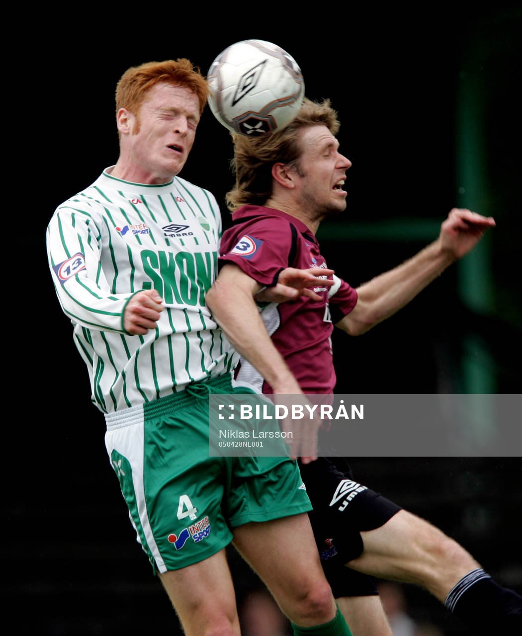 Fotboll, Superettan, Frˆlunda-V‰sterÂs: Ivan Ottordahl, Frˆlunda i hˆjdduell med Johan Svensson, V‰sterÂs. 
