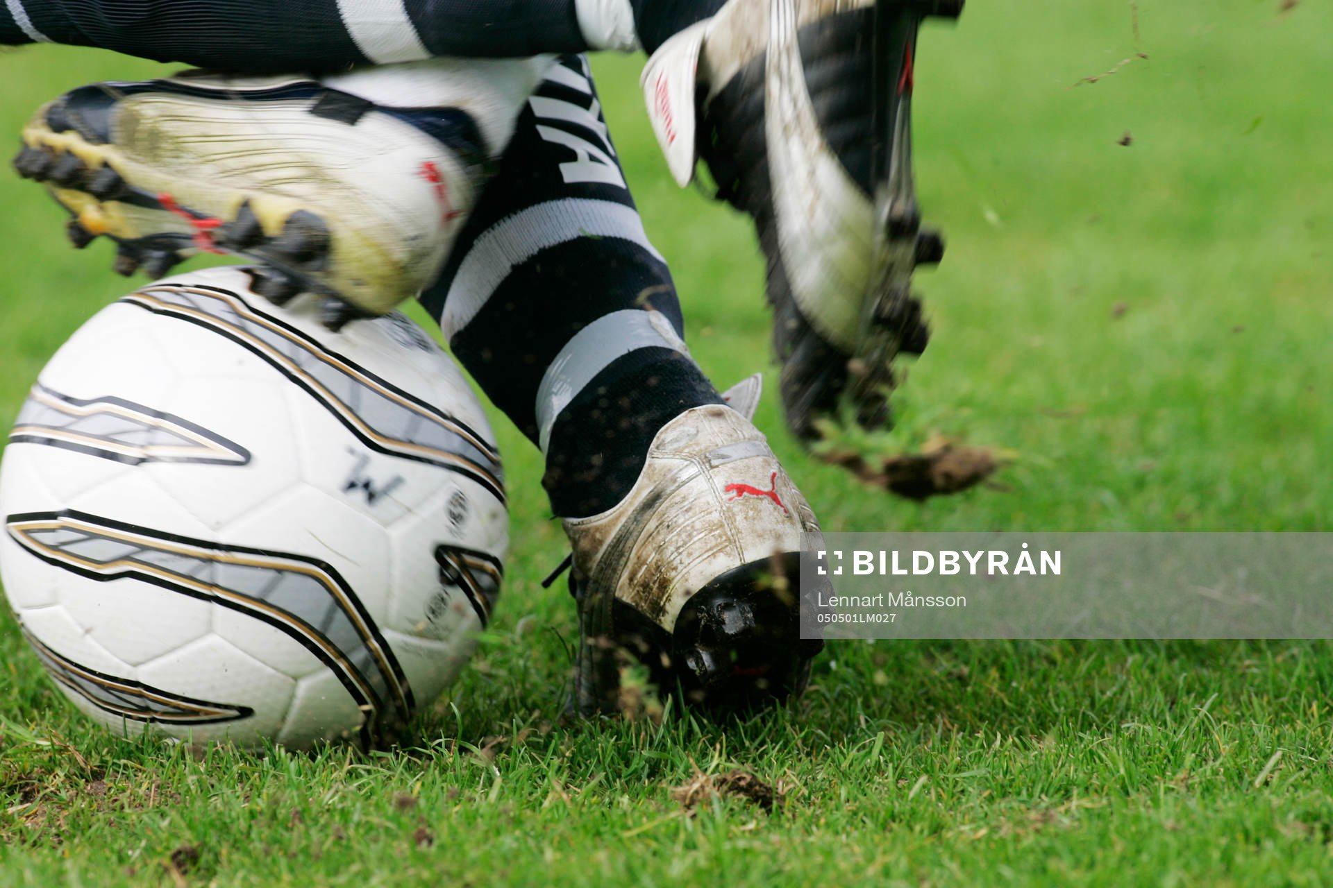 Boll, ben, fötter, fotbollsko, genre, dobbar, tackling