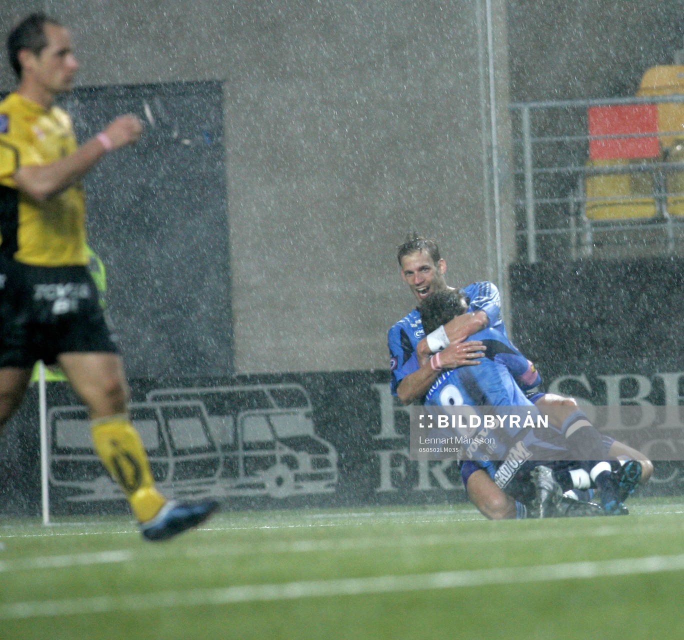 Sören Larsen, regn. Tobias Hysén, jubel