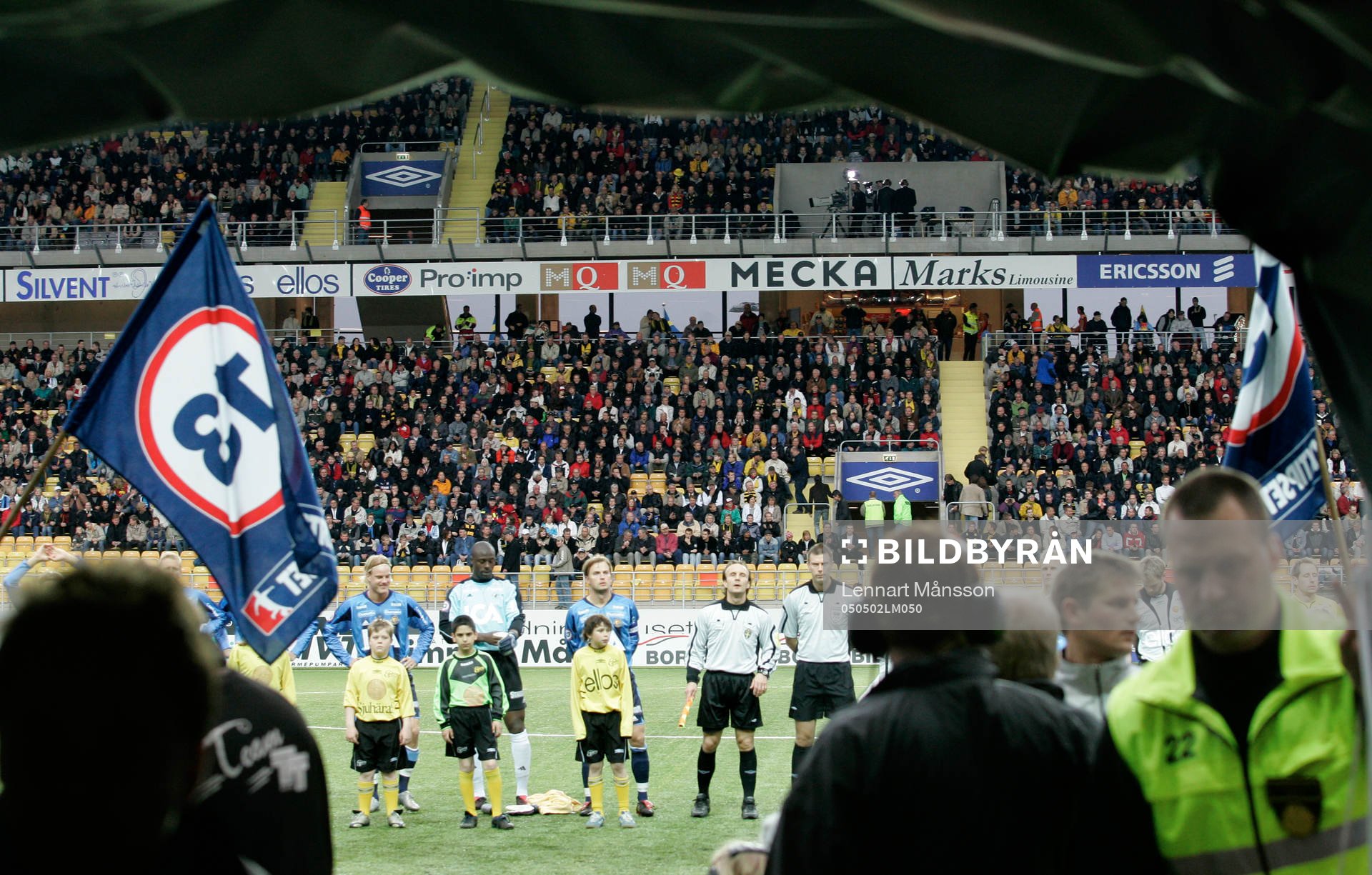 Borås Arena, lagen uppställda, 13 rätt-flagga, Svenska