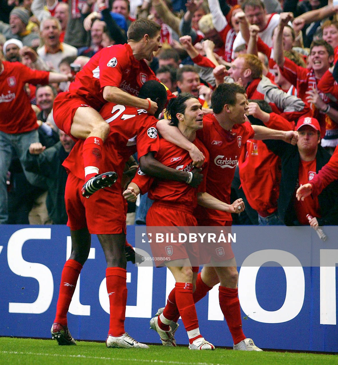  Luis Garcia, John Arne Riise , Steven Gerrard och Djimi Traore, Liverpool (Jubel) 