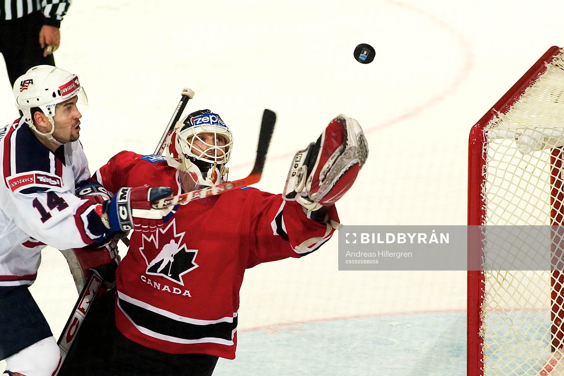 Brian Gionta tampas med Martin Brodeur, målvakt, Kanada