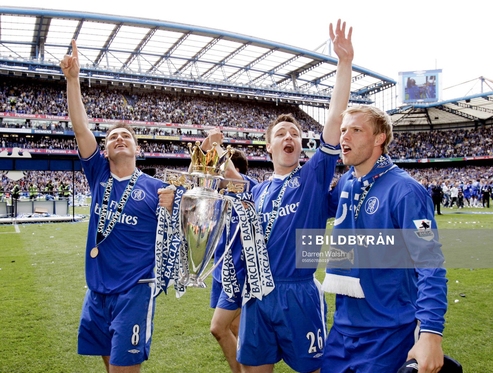  Frank Lampard, John Terry och Eidur Gudjohnsen med segerpokalen
