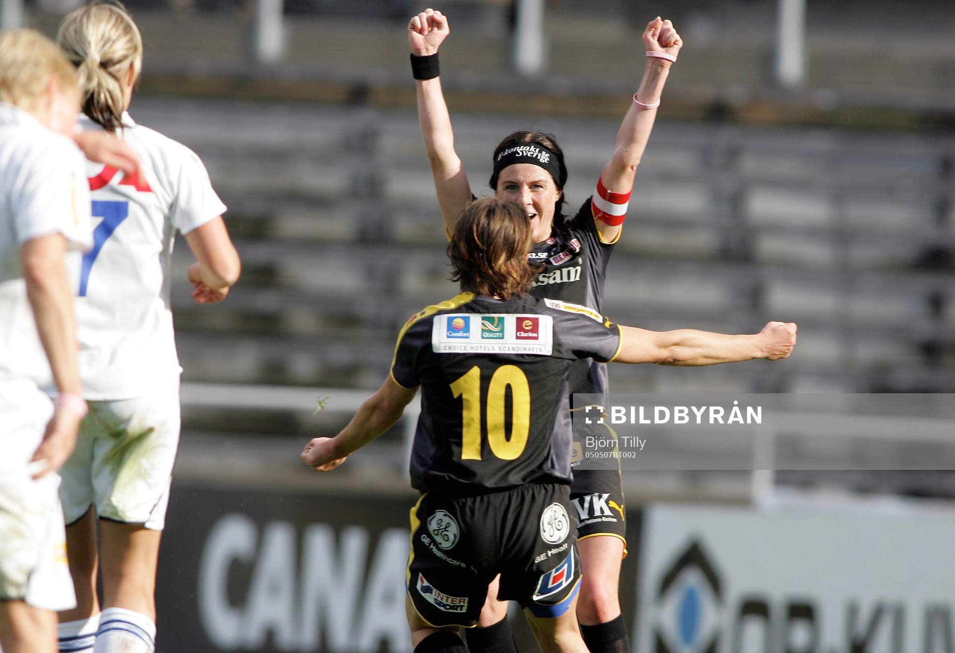 Fotboll, Dam, Allsvenskan, Djurgården/Älvsjö - Umeå: Malin Moström, Umeå jublar efter 0-1 på straff. 