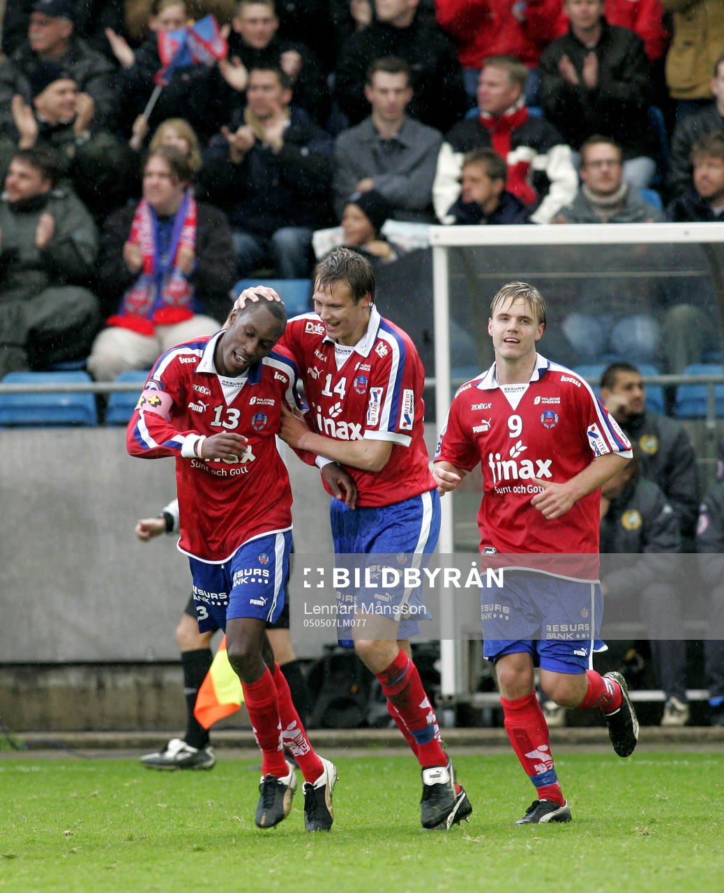 2-0, Atiba Hutchinson, som grattas av Andreas Granqvist och