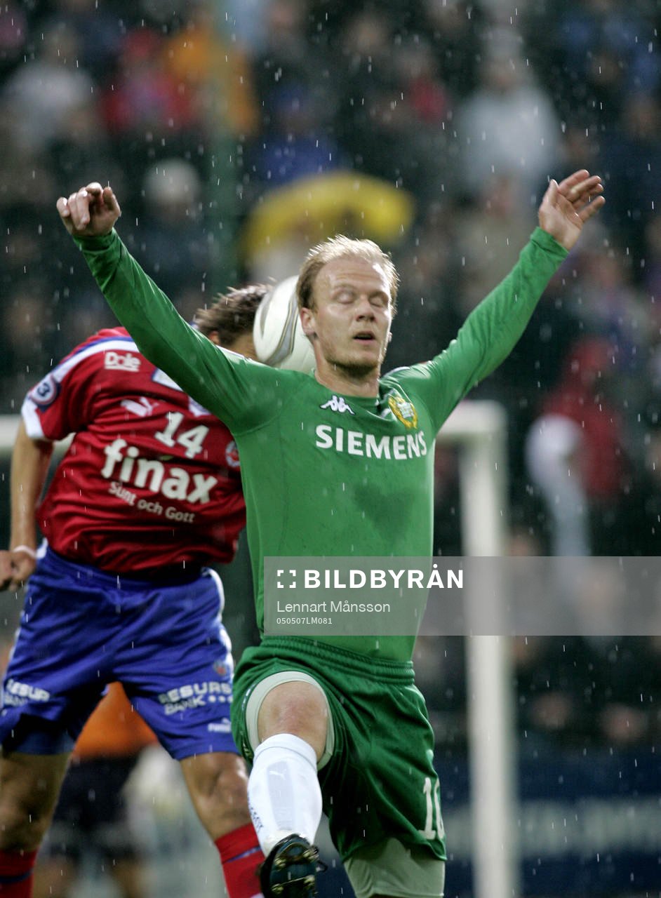 Mikael Andersson, bakom nickar Andreas Granqvist