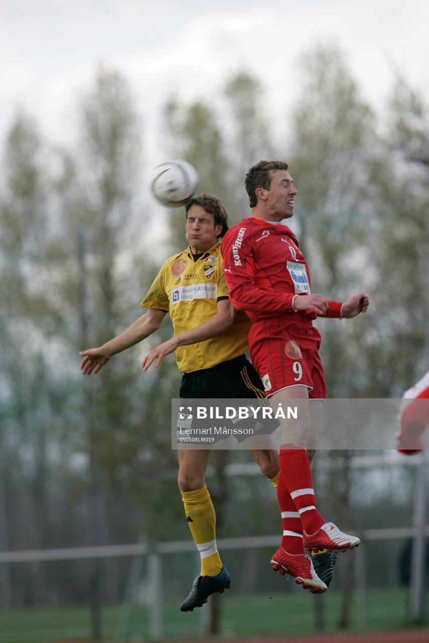 Mikael Dahlgren och Martin Nordbladh nickduellerar