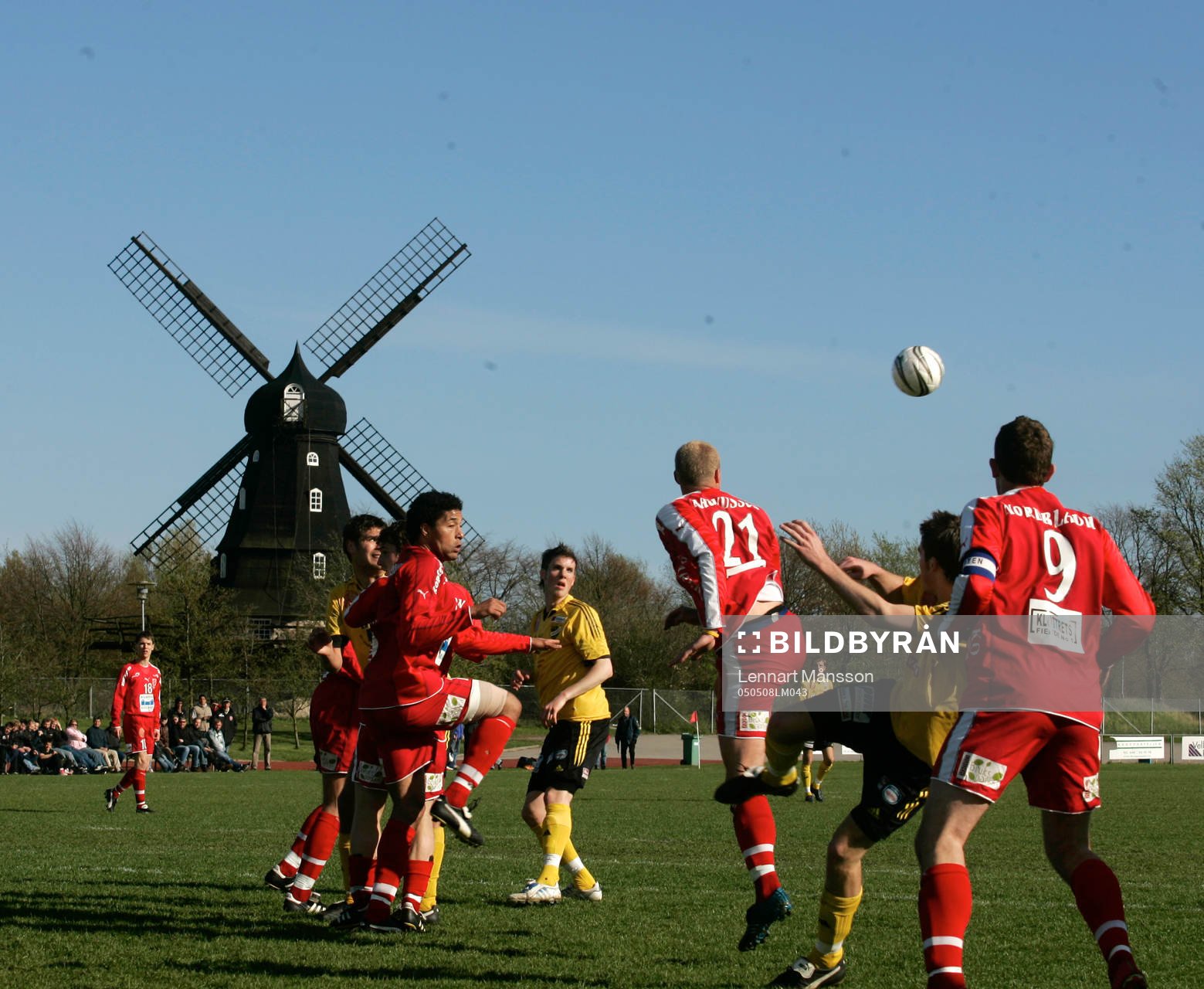 Väderkvarn, idyll, idylliska Höllvikens idrottsplats.