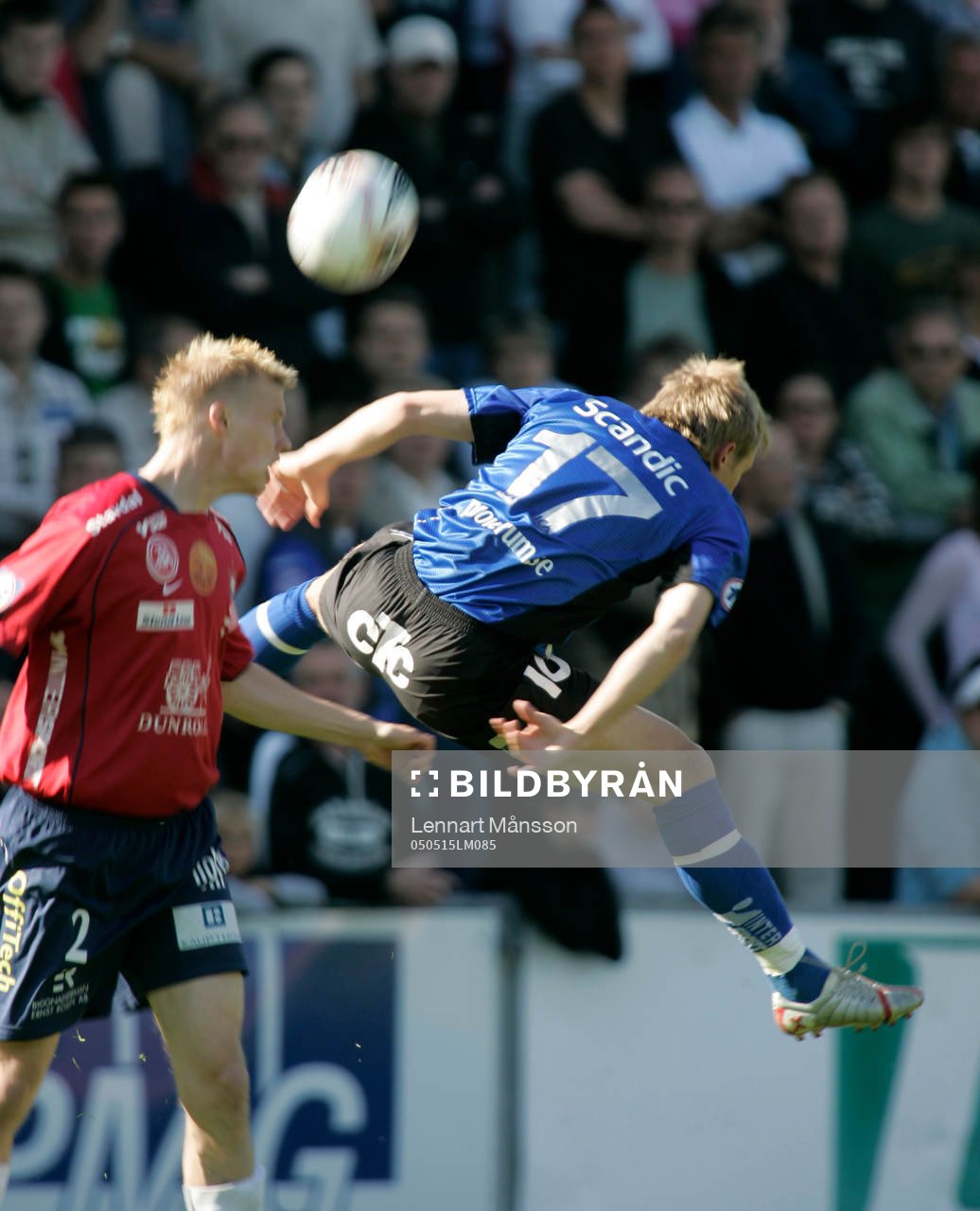 Patrik Ingelsten flyger fram, Jukka Sauso till vänster