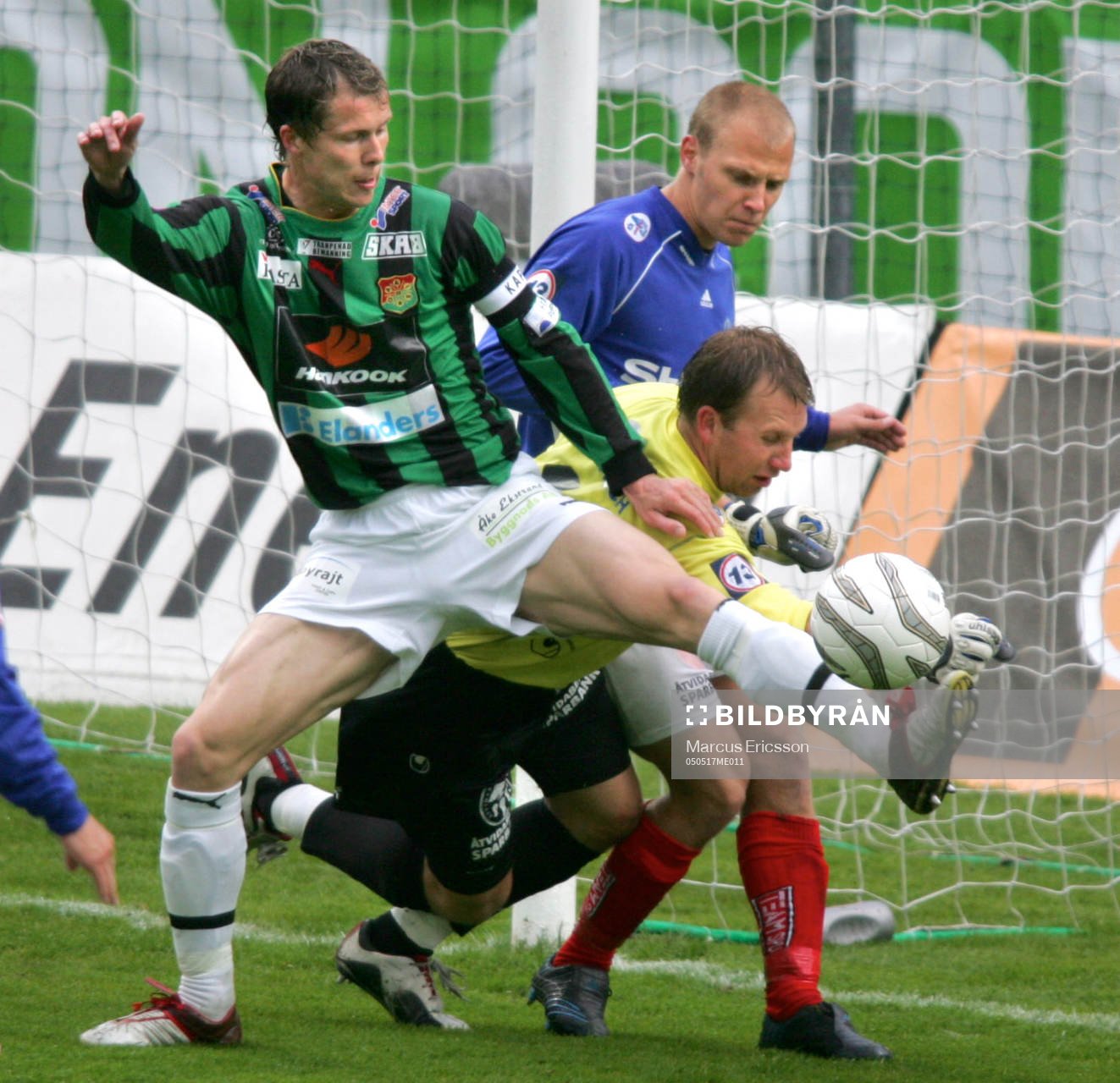 Fotboll, Superettan, GAIS - Åtvidaberg: Fredrik Lundgren, GAIS och Henrik Gusatvsson, målvakt, Fredrik Elgström, Åtvidaberg
