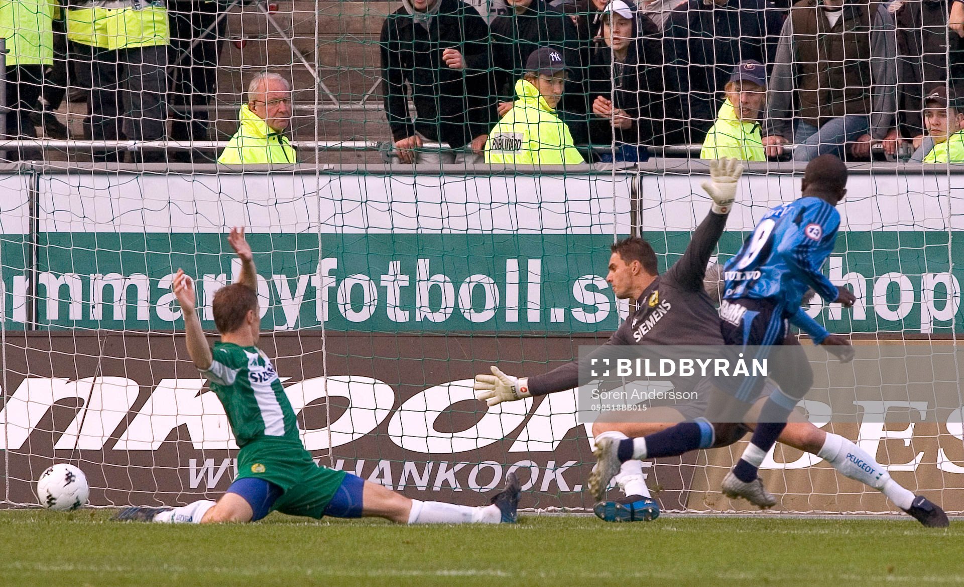 Jones Kusi Asari, Djurgården och Ante Covic, målvakt,