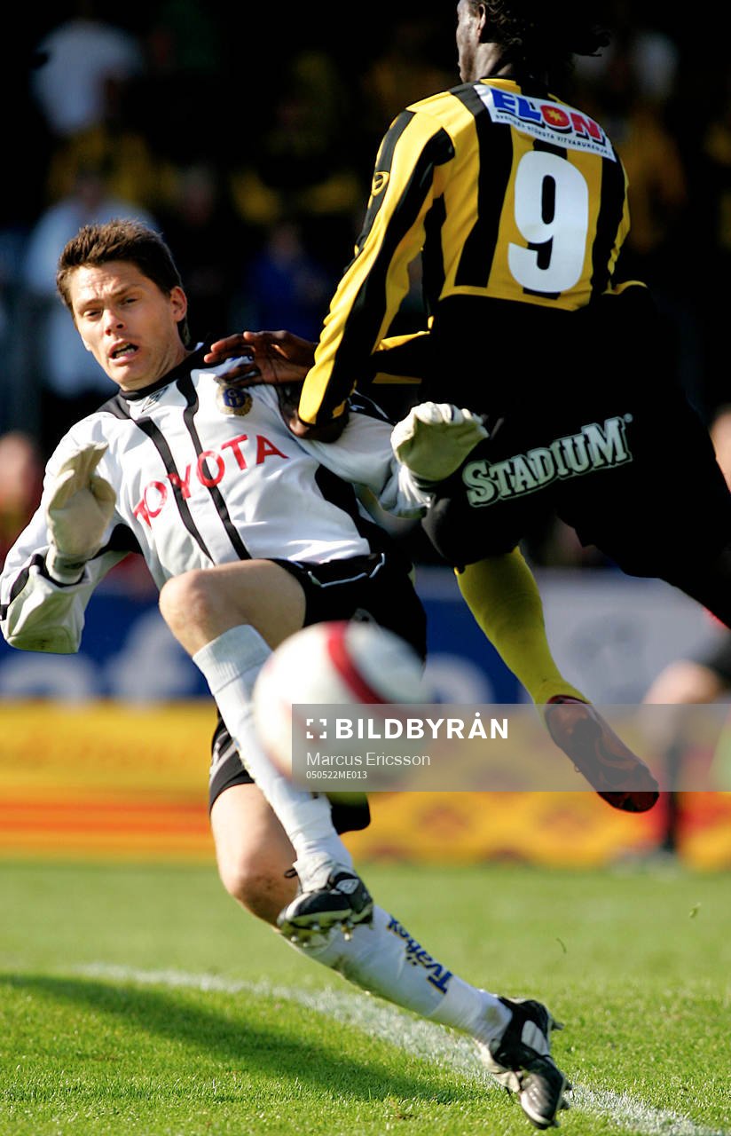 Mattias Hugosson, målvakt Gefle och Dioh Williams, Häcken