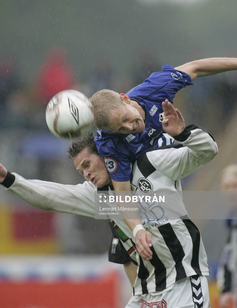 Magnus Andersson och Jon Jönsson nickduellerar