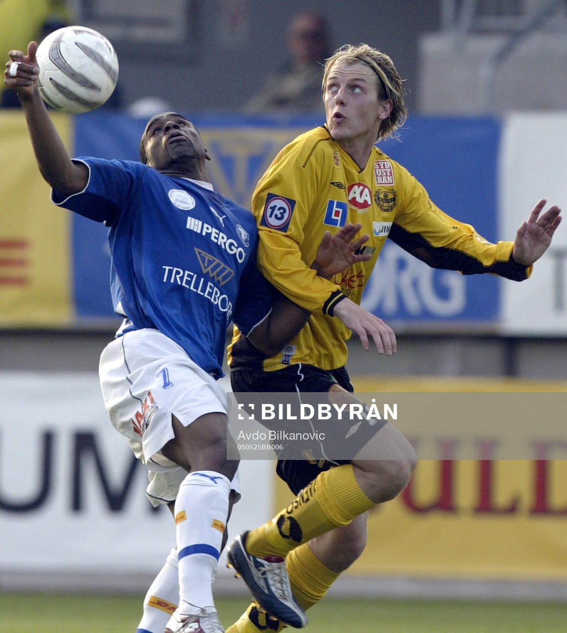 Bollkamp mellan Stephen Ademolu (TFF) och Daniel Nilsson