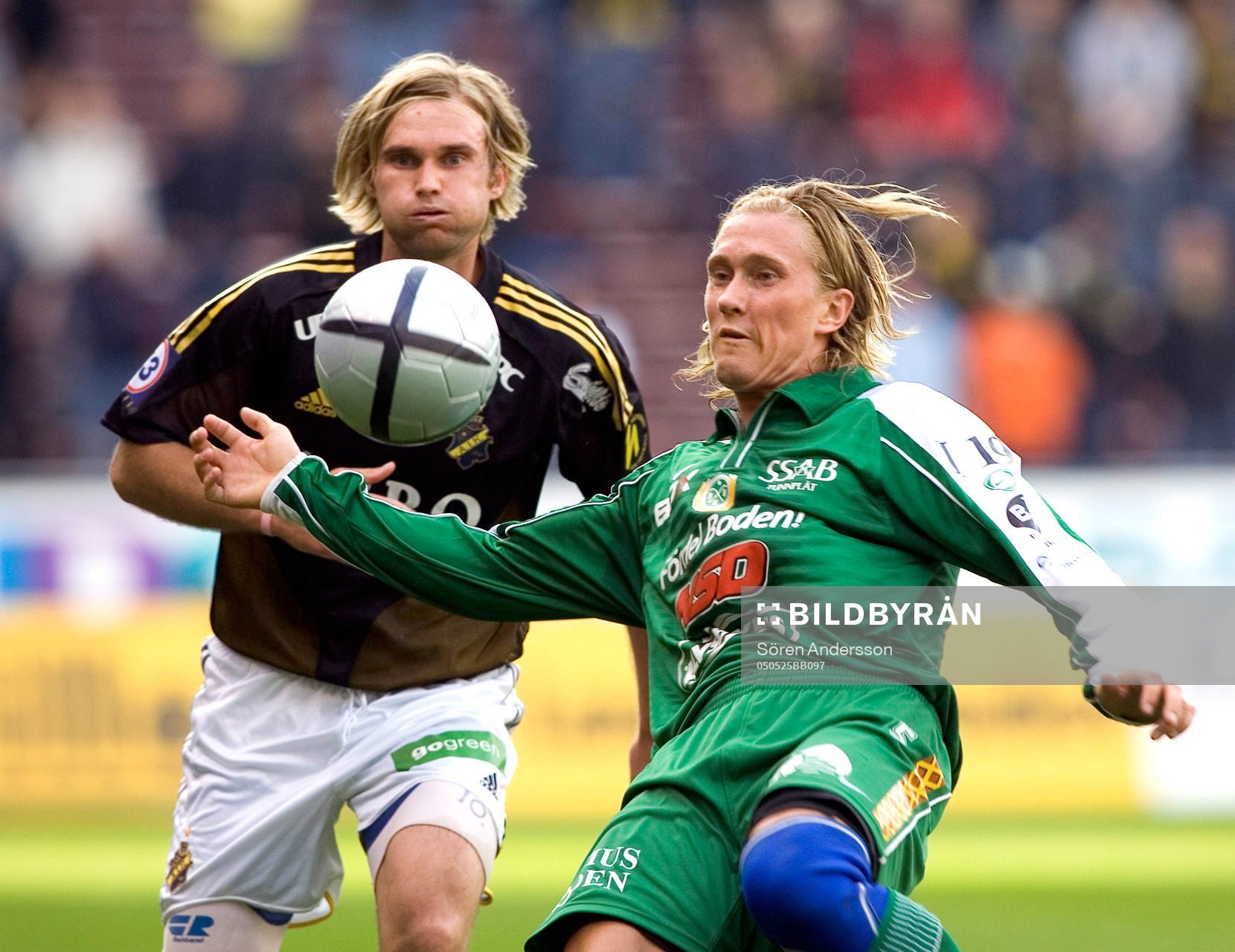 Fotboll, superettan, AIK - Boden : Andreas Andersson, AIK och Rickard Nilsson, Boden.