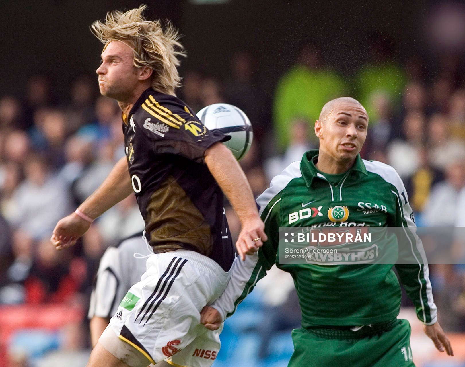 Fotboll, superettan, AIK - Boden : Andreas Andersson, AIK och Destin Makumbu, Boden.