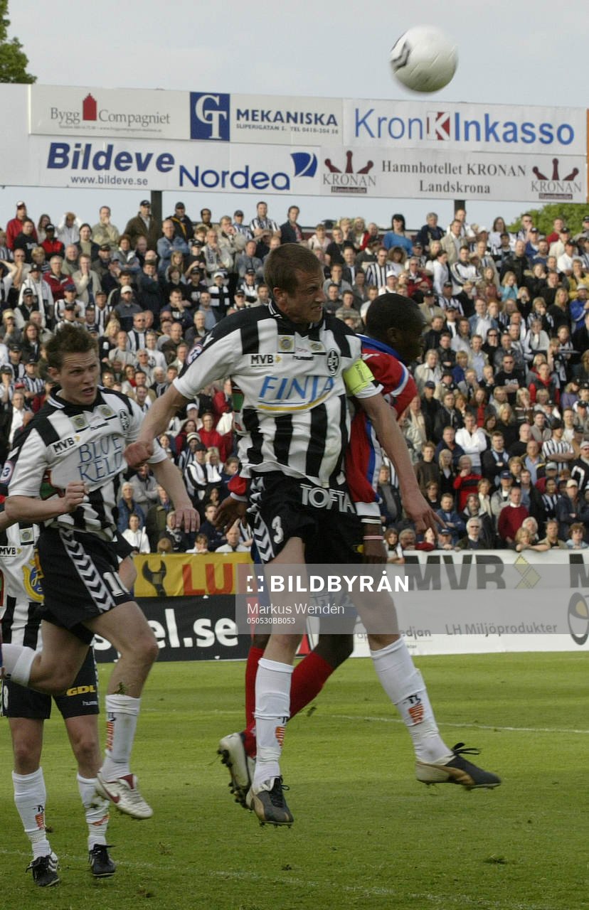 Jonas Olsson, Landskrona och Olivier Karekezi i nickduell