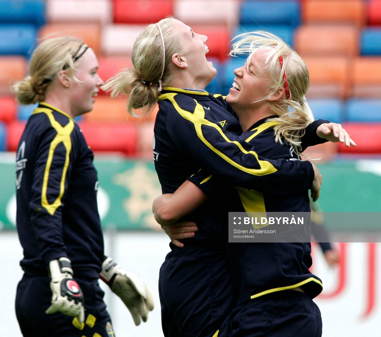 Josefine Öqvist och Caroline Seger, Sverige