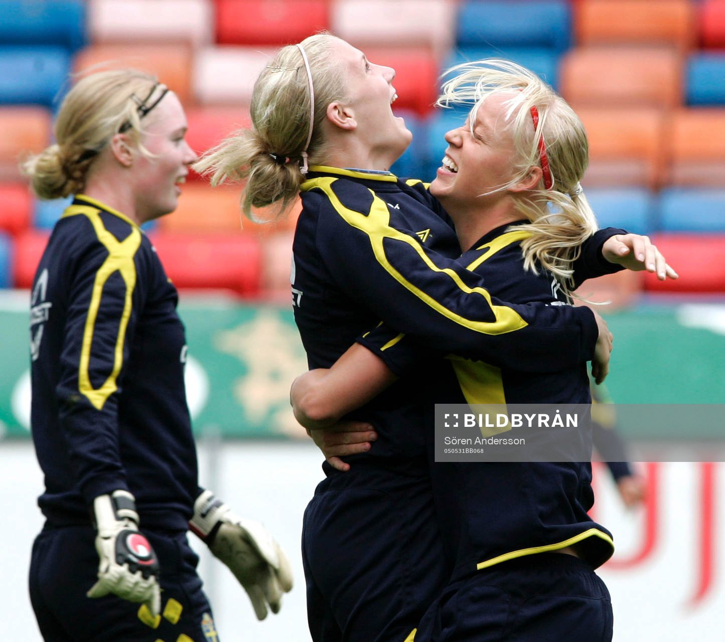 Josefine Öqvist och Caroline Seger, Sverige