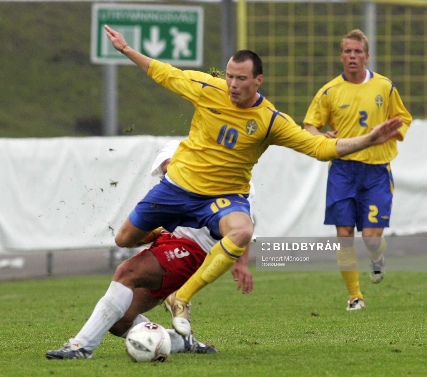 Alexander Farnerud flyger över en maltes