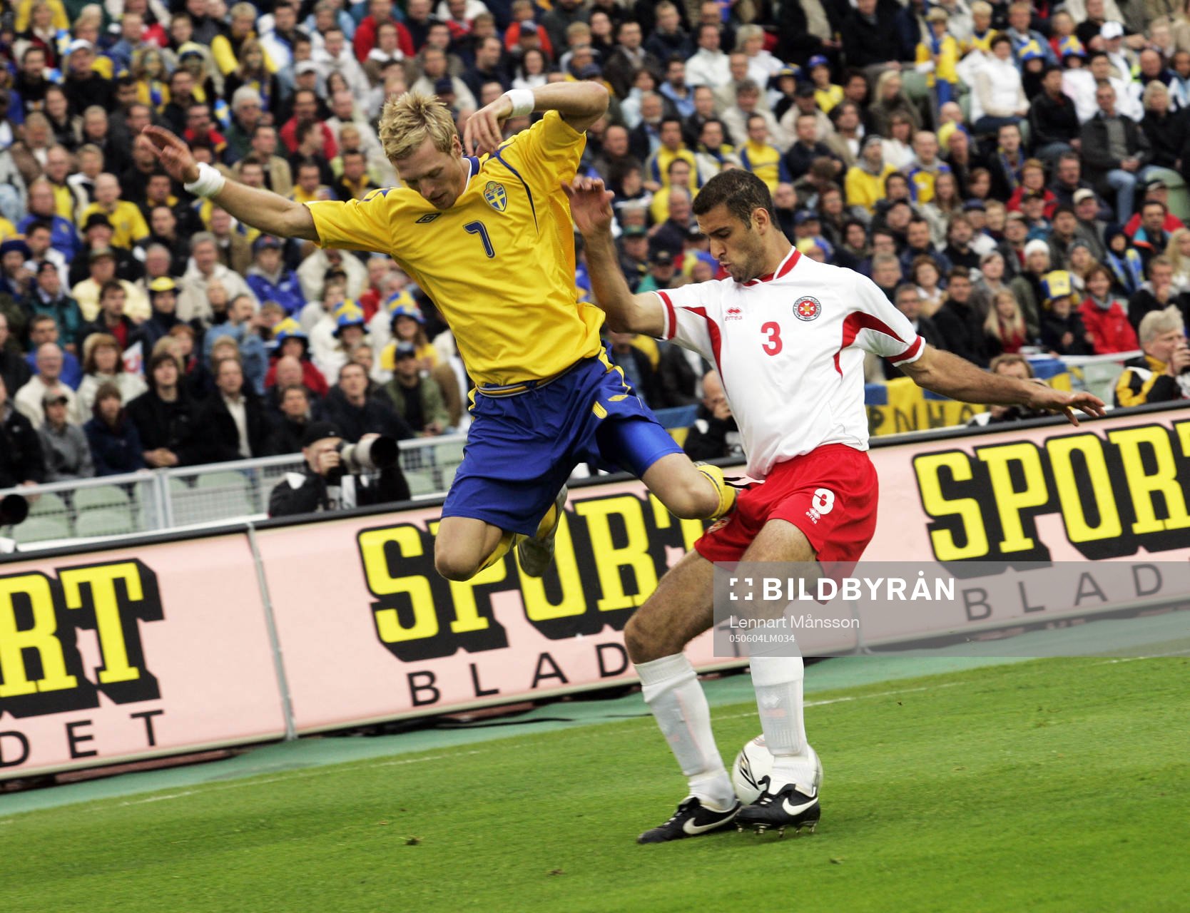   Christian Wilhelmsson, Sverige flyger förbi Adrian Pulis, Malta