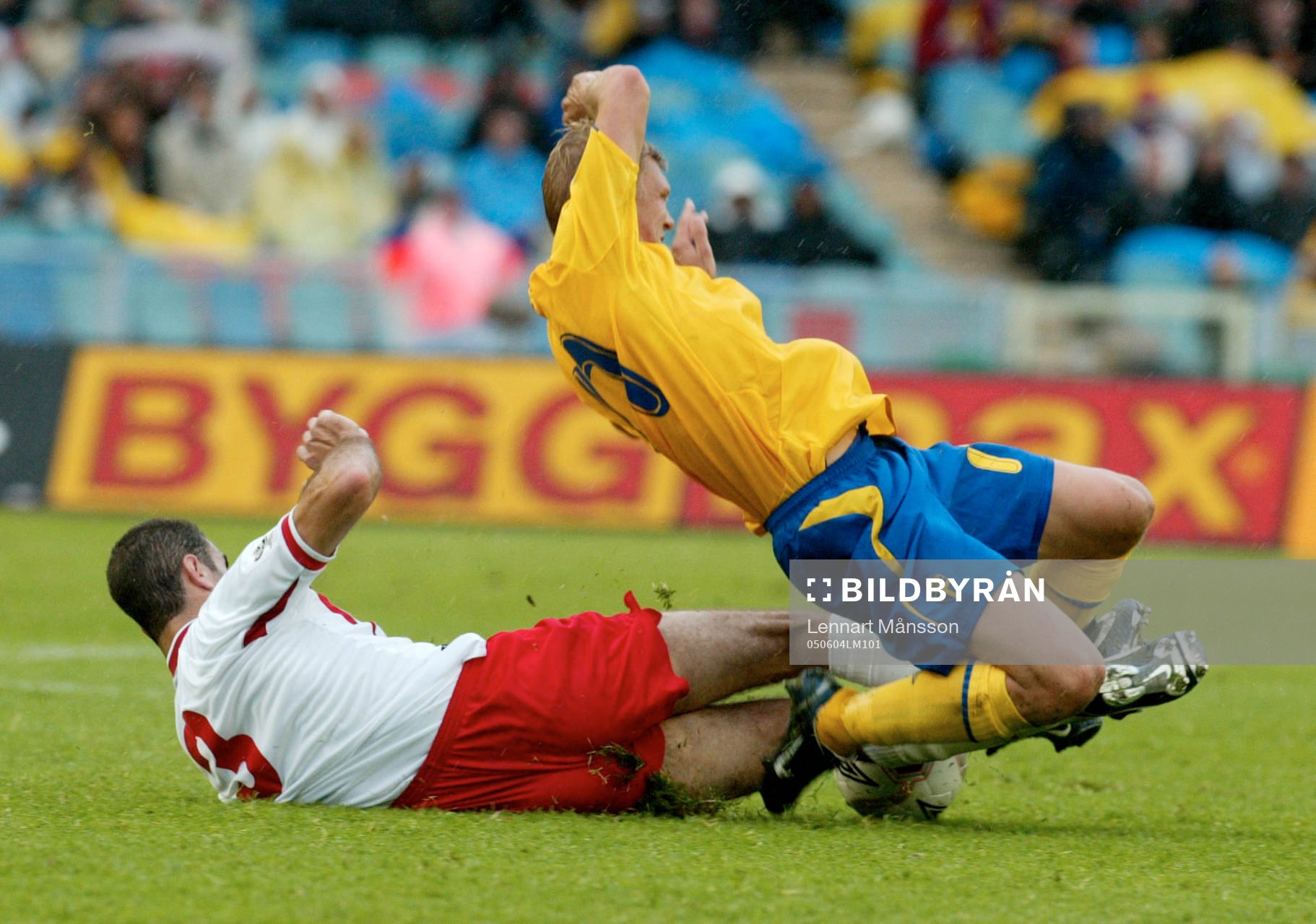  Marcus Allbäck. Glidtackling.