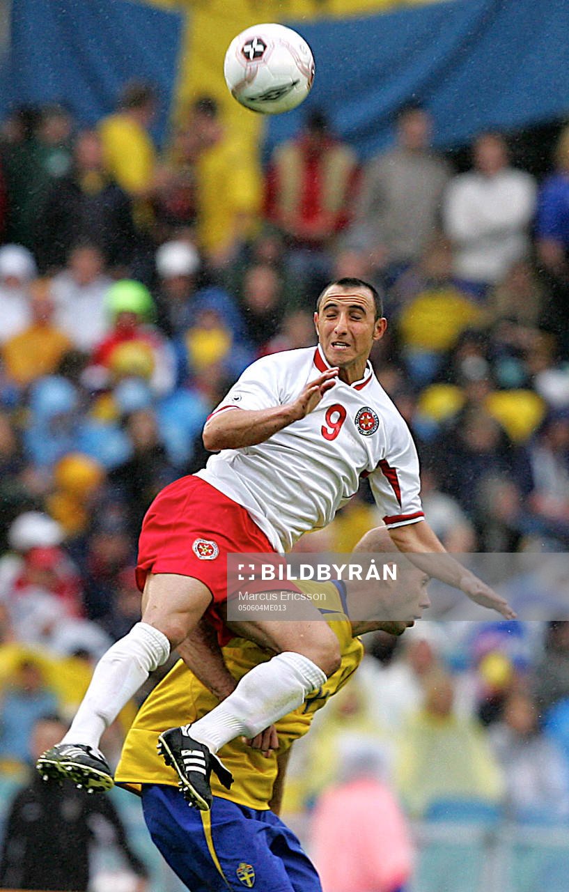 Fotboll, VM-Kval, Sverige - Malta: Michael Mifsud, Malta och Teddy Lucic, Sverige