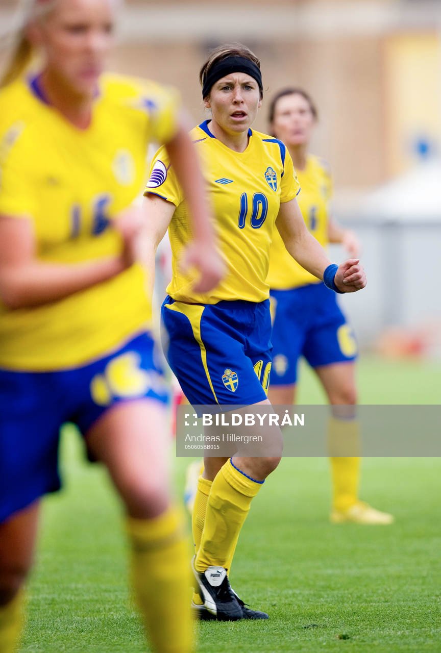 Sverige - Danmark. Hanna Ljungber och Caroline Seger