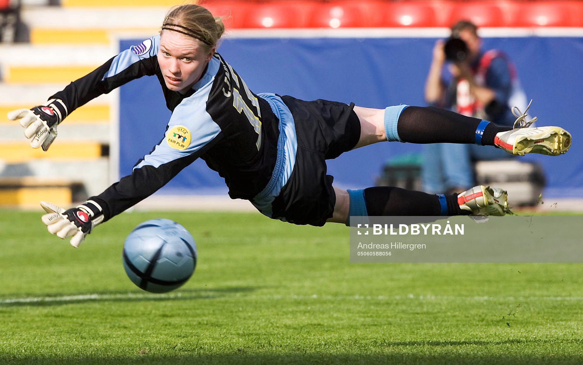 Sverige - Danmark. Hedvig Lindahl, målvakt Sverige gör en