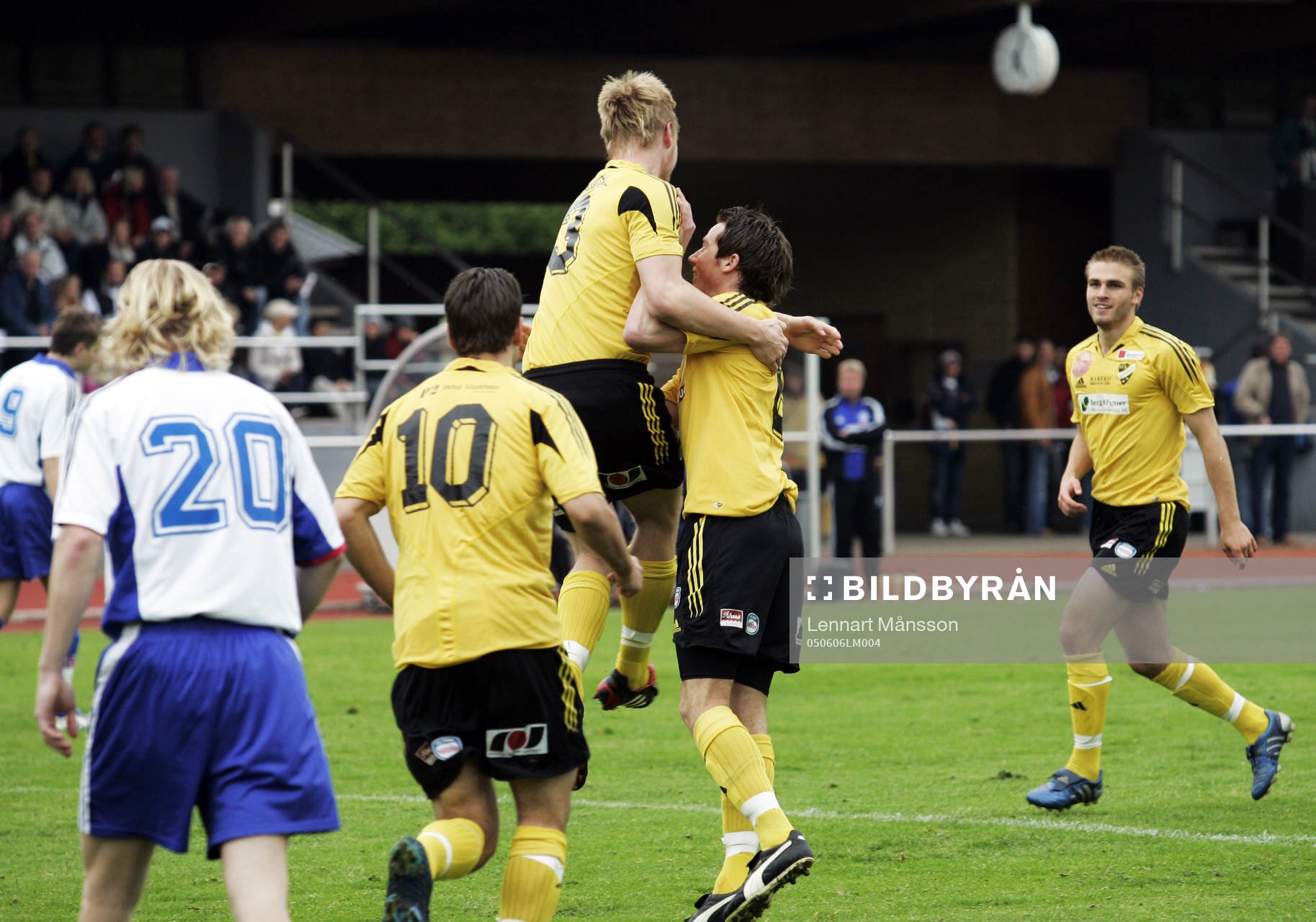 0-1 Niklas Fischer, Johan Persson grattar. Jubel