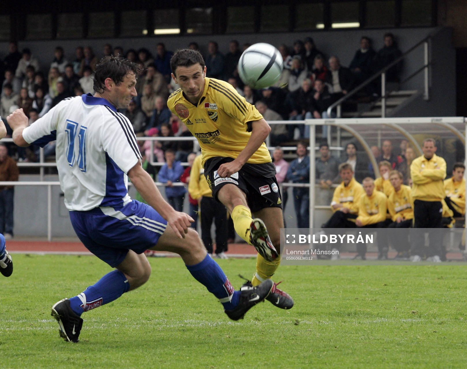 Burim Rexhepi skjuter, Andreas Ottosson kaj ej förhindra
