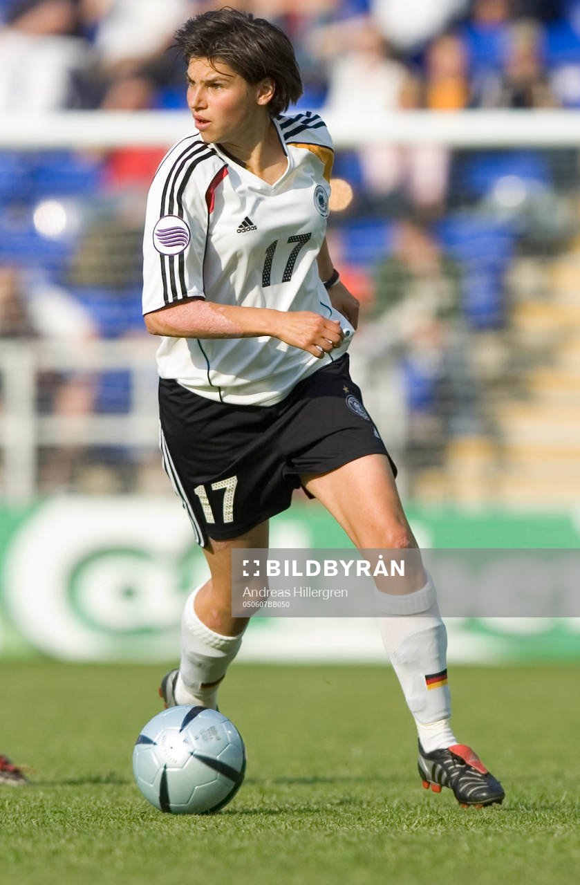 Ariane Hingst, Tyskland