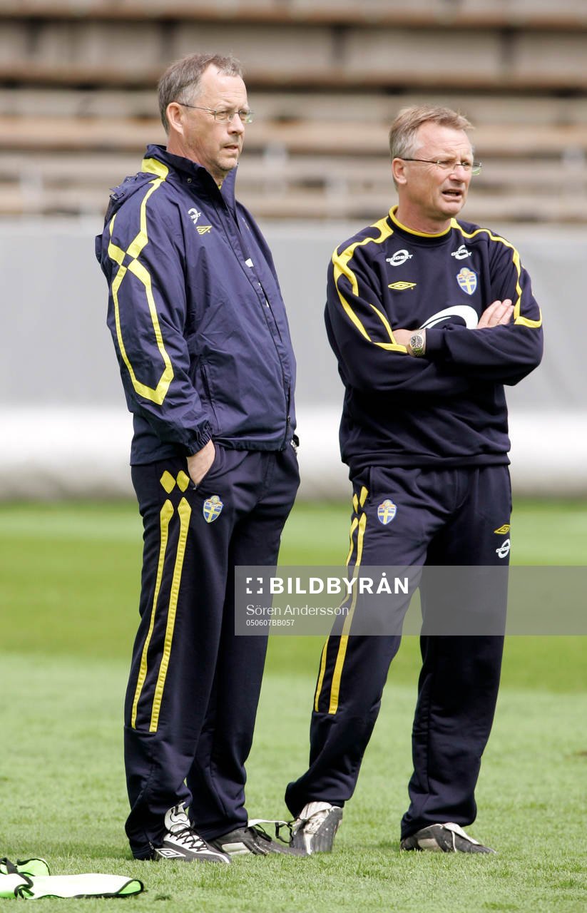 Lars Lagerbäck och Roland Andersson, tränare, Sverige