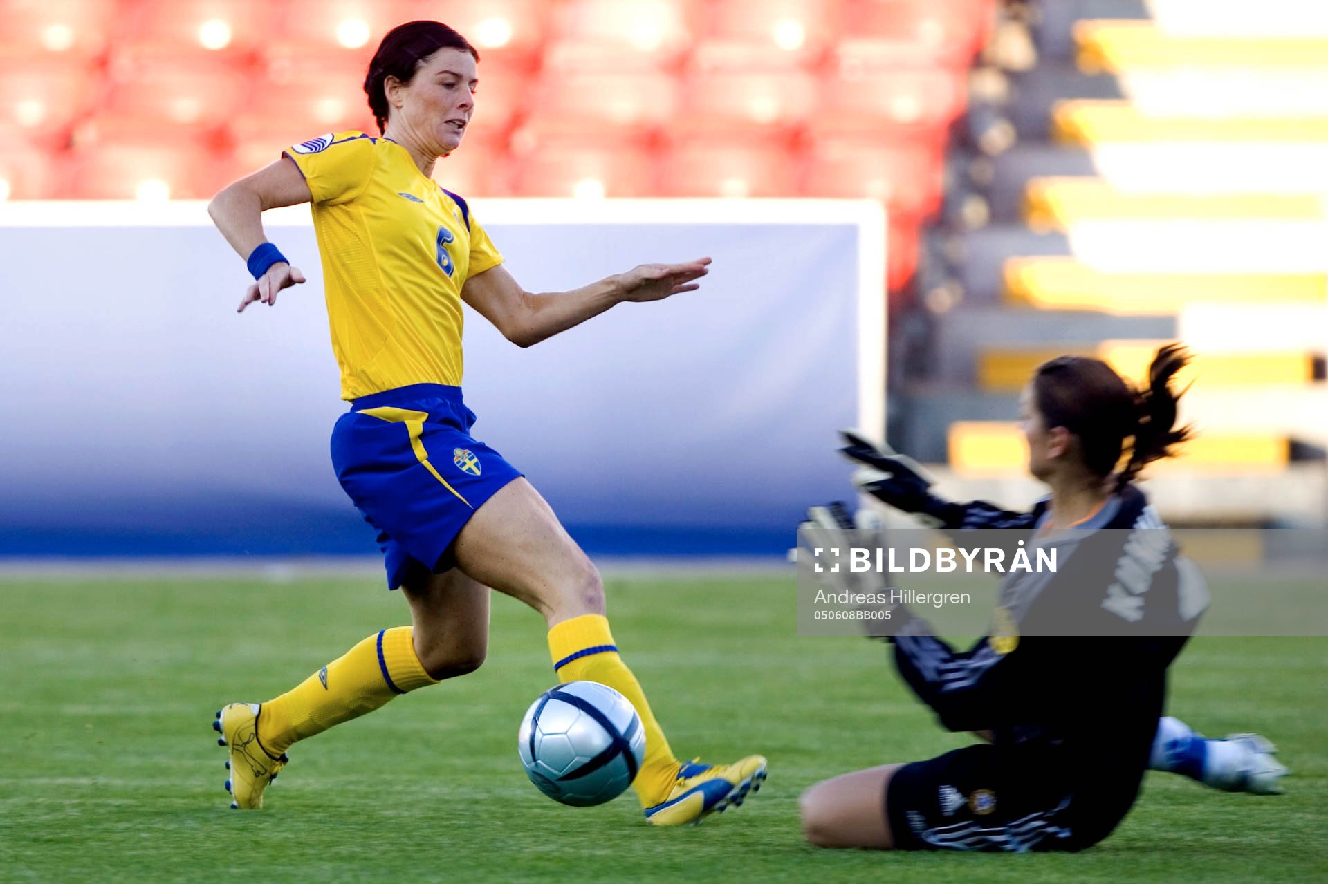 Malin Moström möter Finlands målvakt, Satu Kunnas