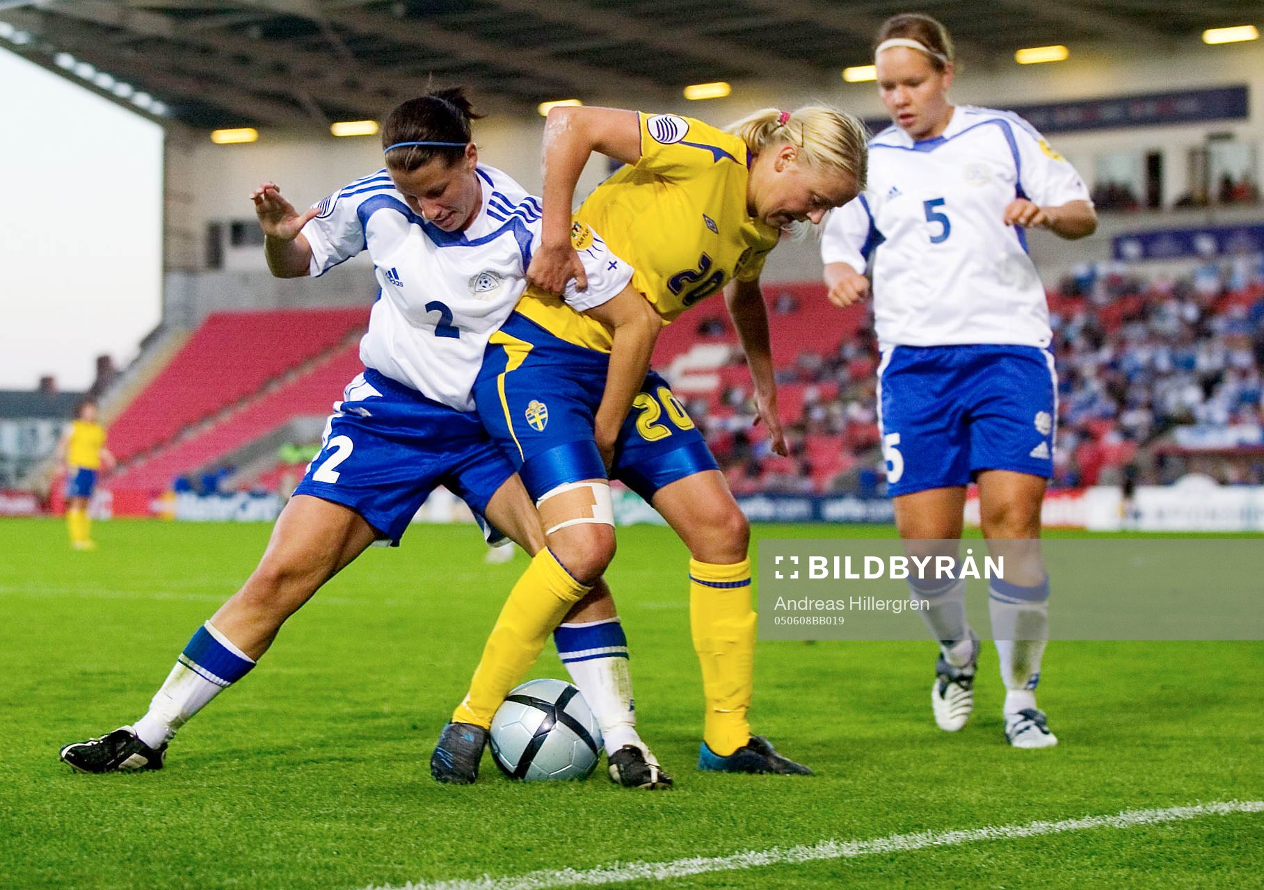 Josefine Öqvist kämpar mot Petra Vaelma och Tiina Salmén