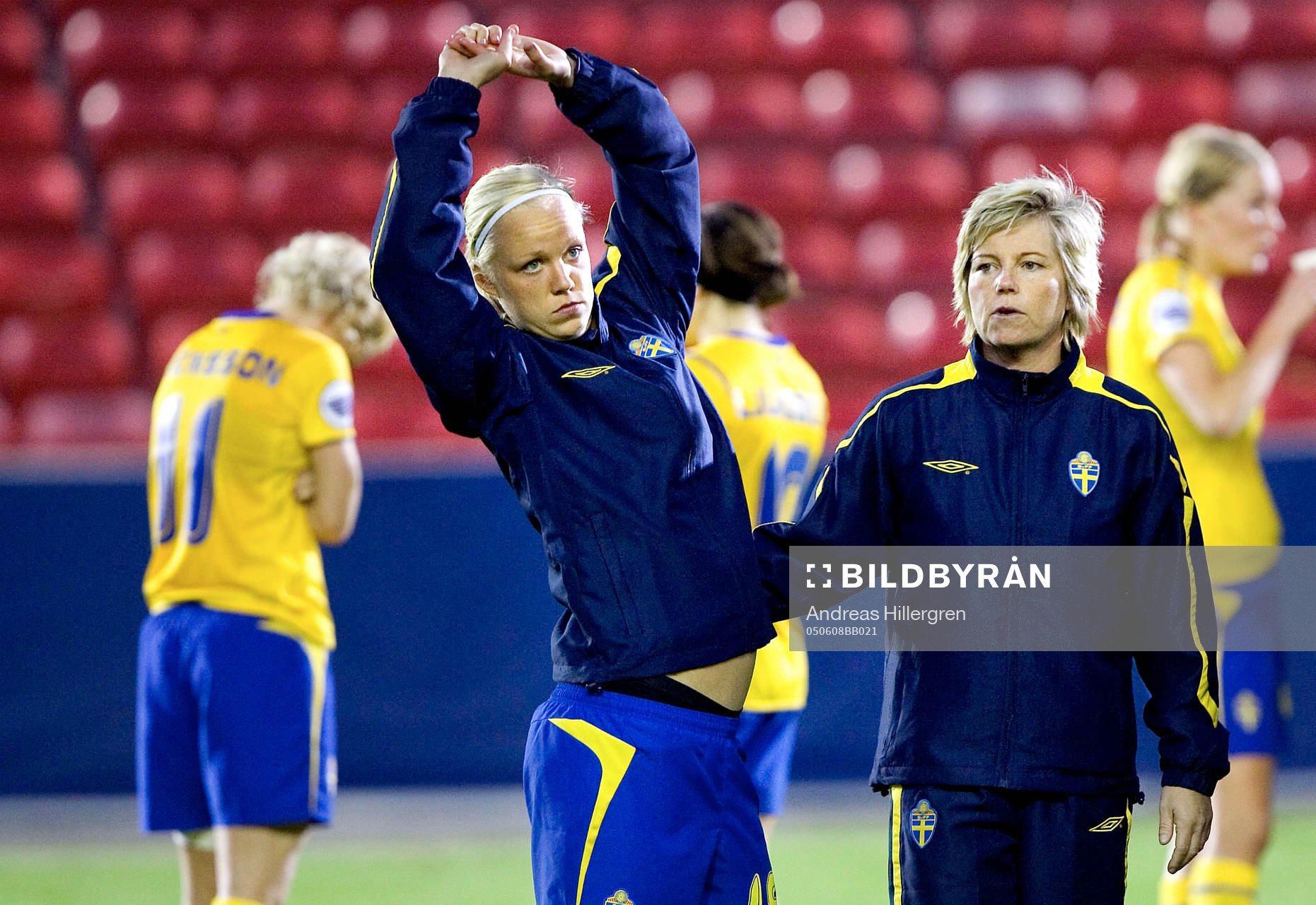 Caroline Seger och Marika Domanski Lyfors, tränare, Sverige