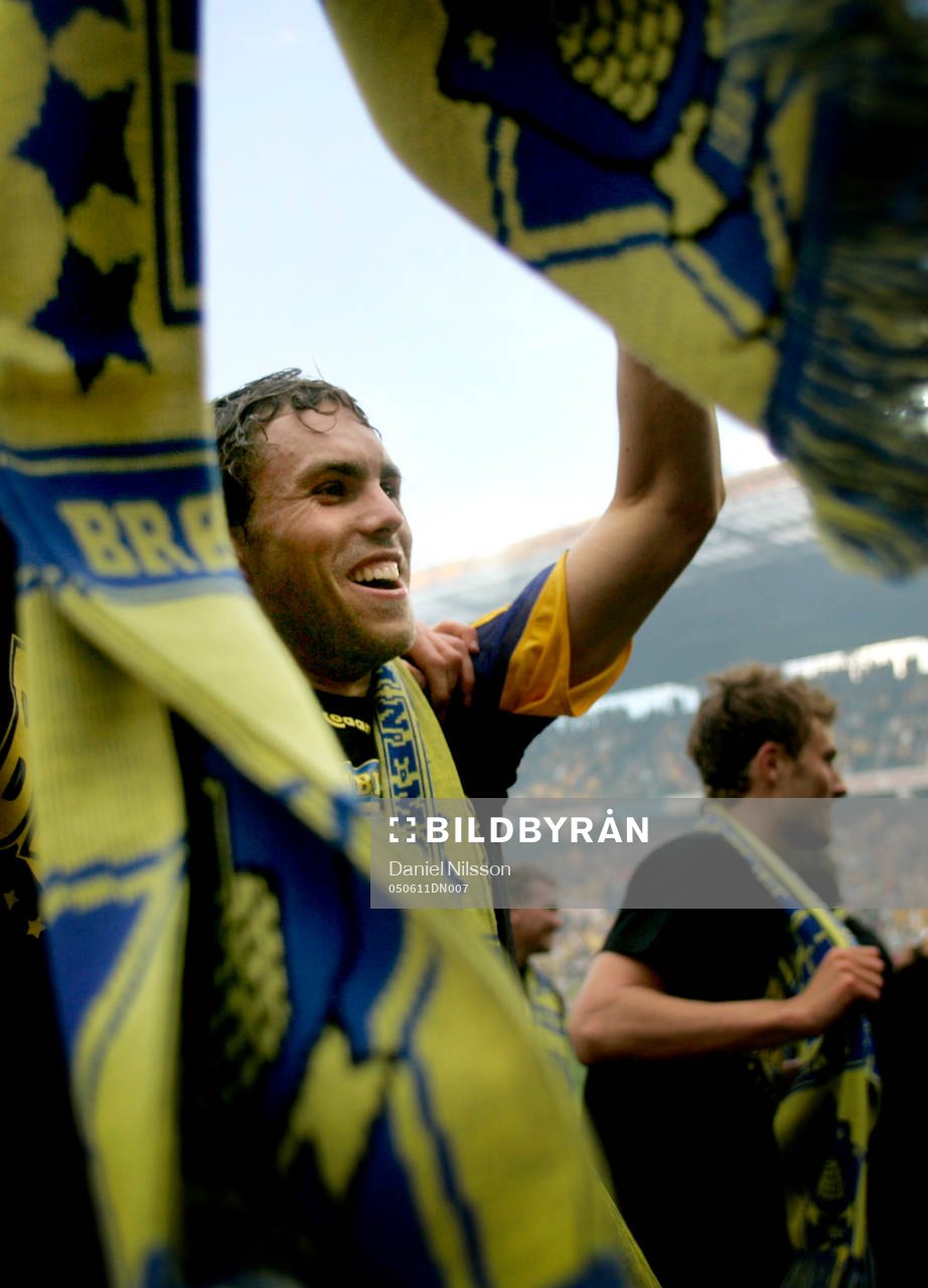 Fotboll, Superligan (SAS ligan), Bröndby - Herfölge: Johan Elmander (jubel) blev dansk mästare med Bröndby.