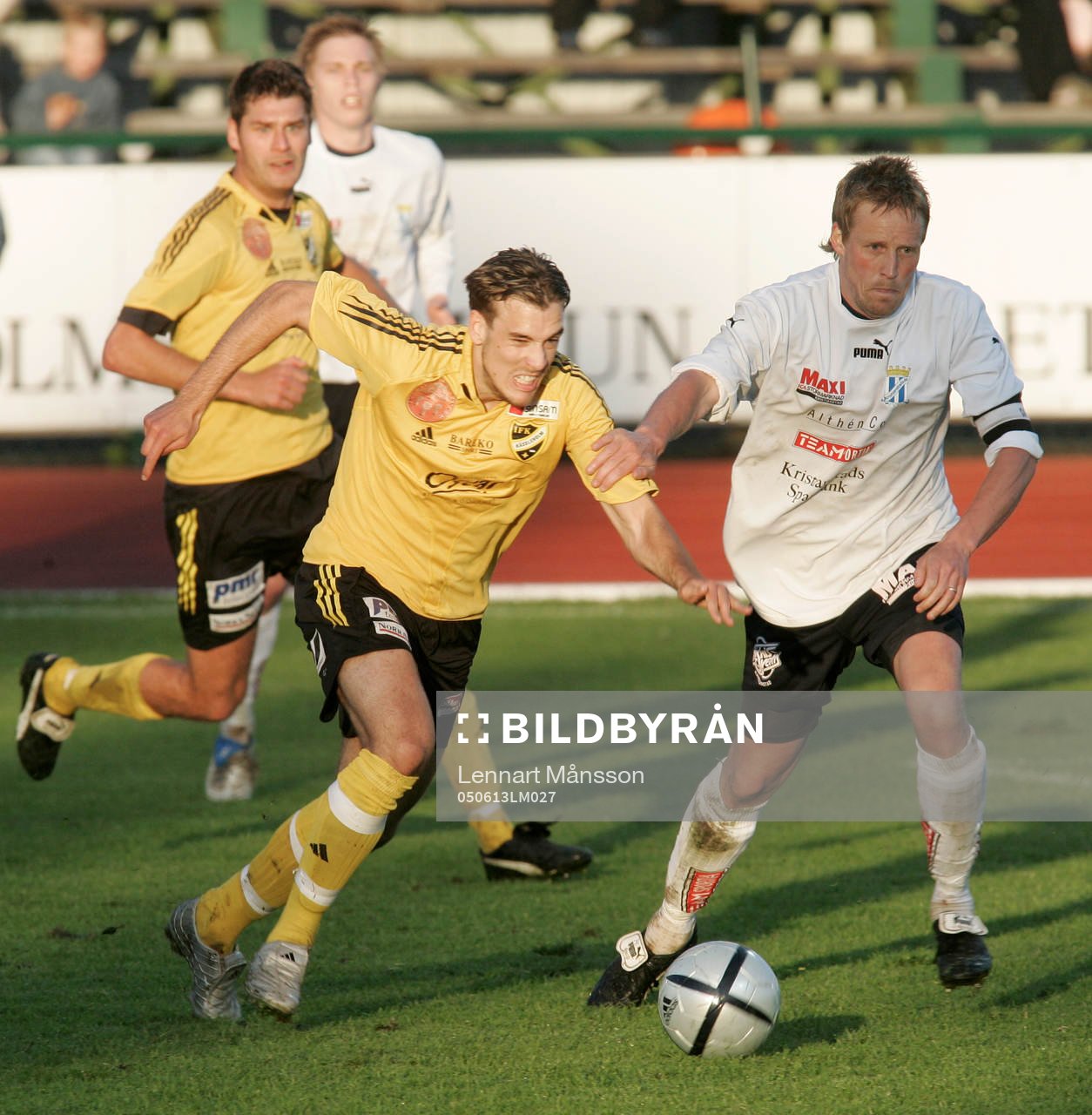 Stefan Noresson försöker stoppa Robert Drwiega