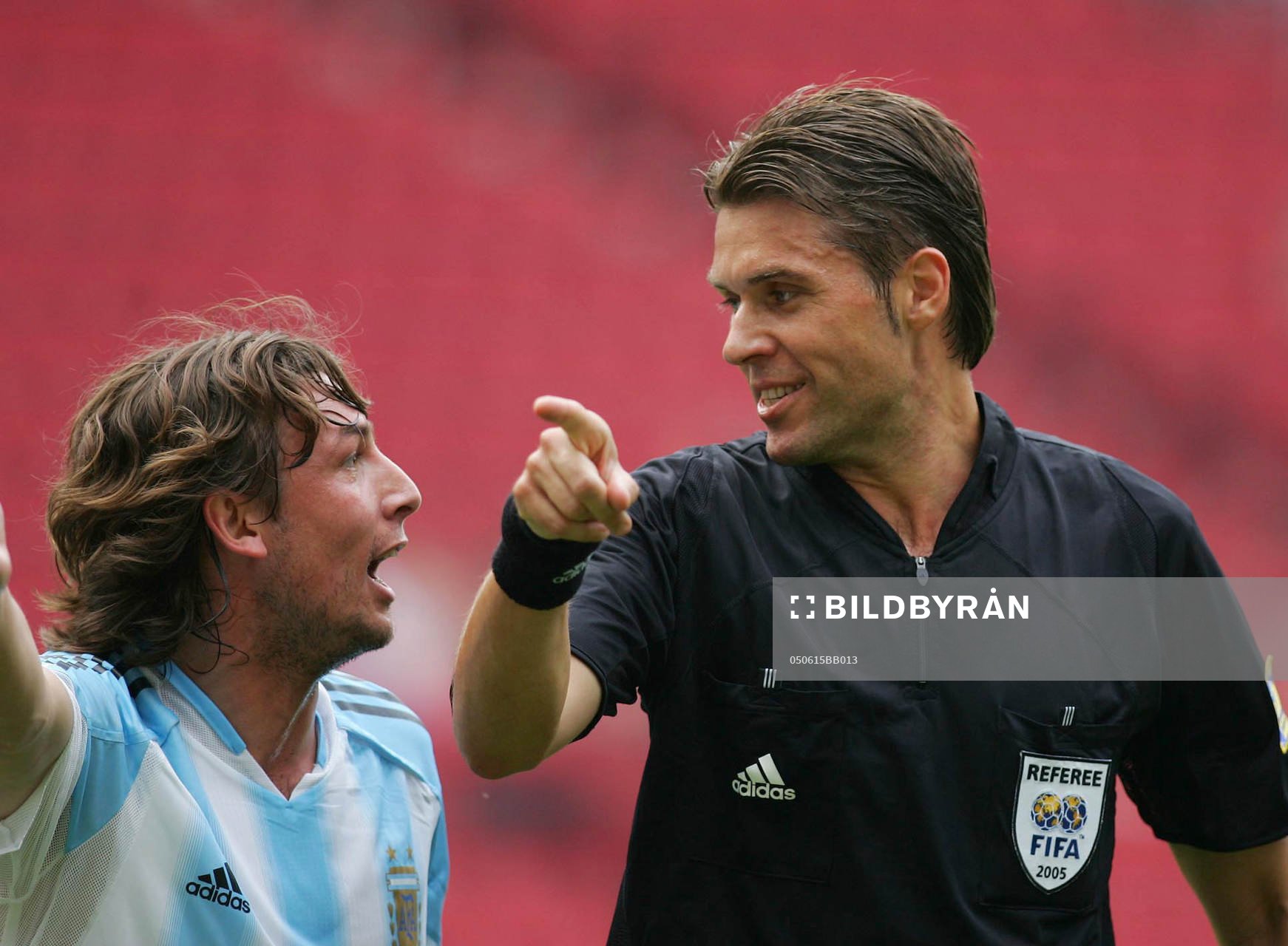 Gabriel Heinze, Argentina i diskussion med domare; Roberto