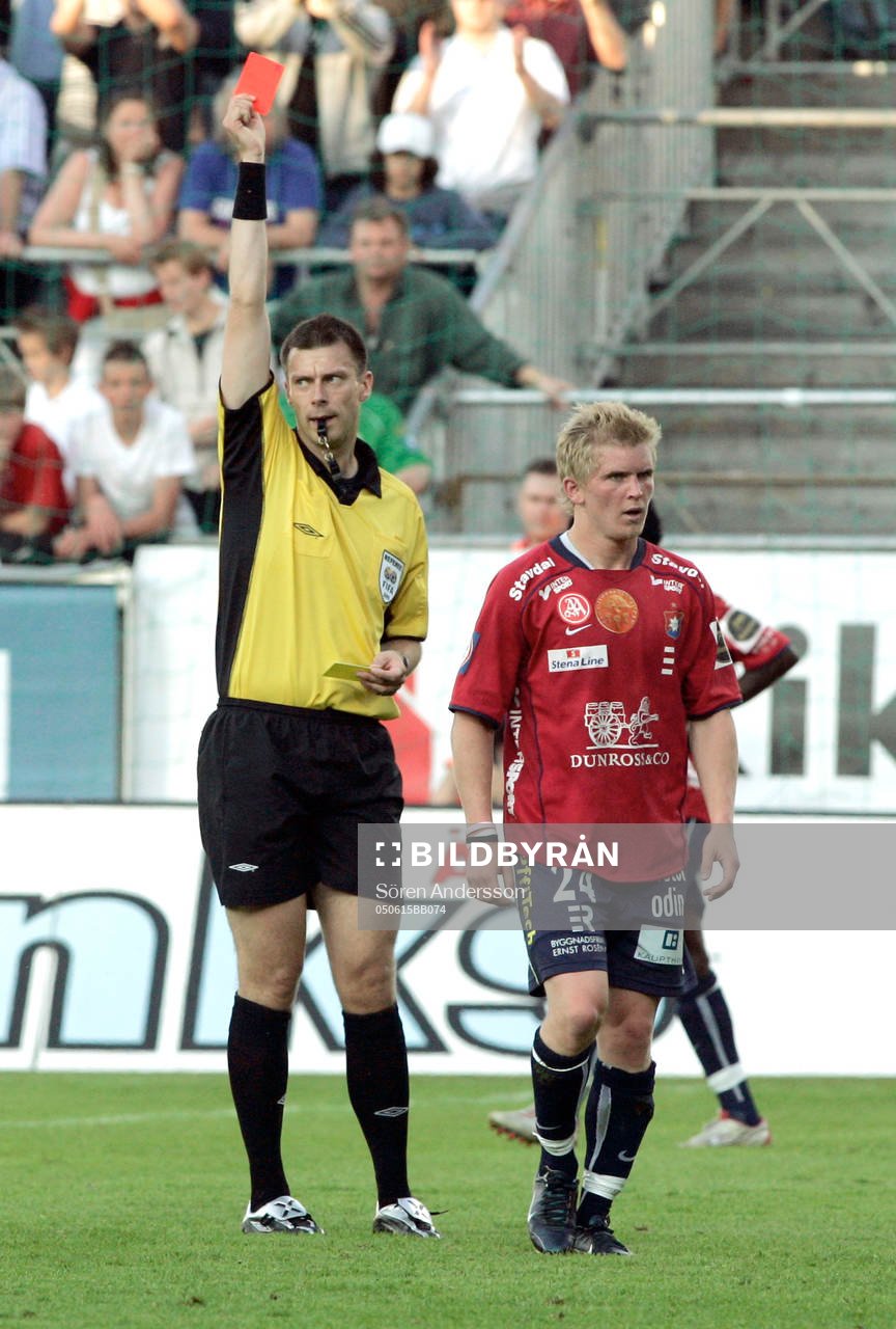 Erik Johannesen, Örgryte och Daniel Stålhammar, domare.