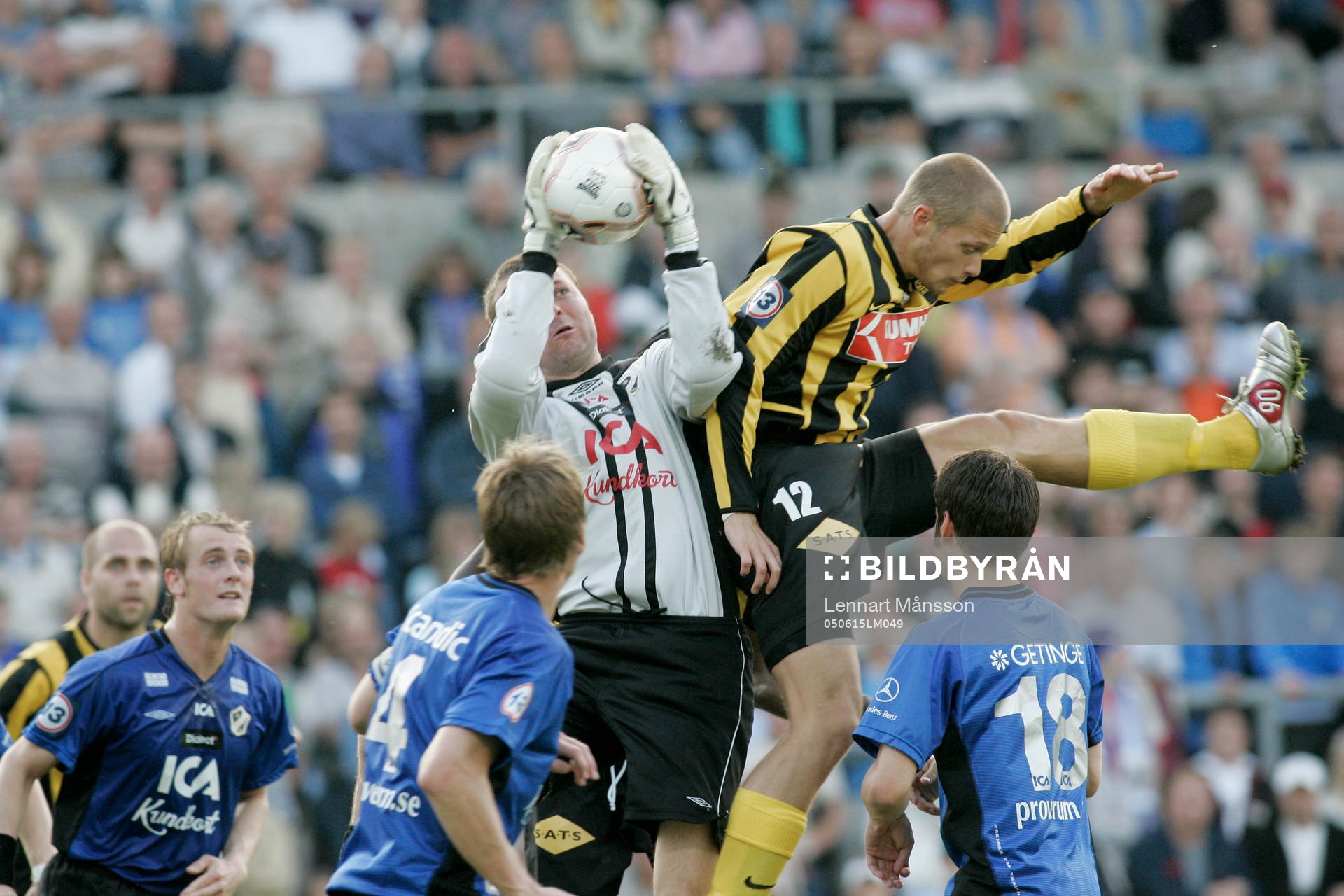 Conny Johansson, målvakt, Halmstad, fångar bollen