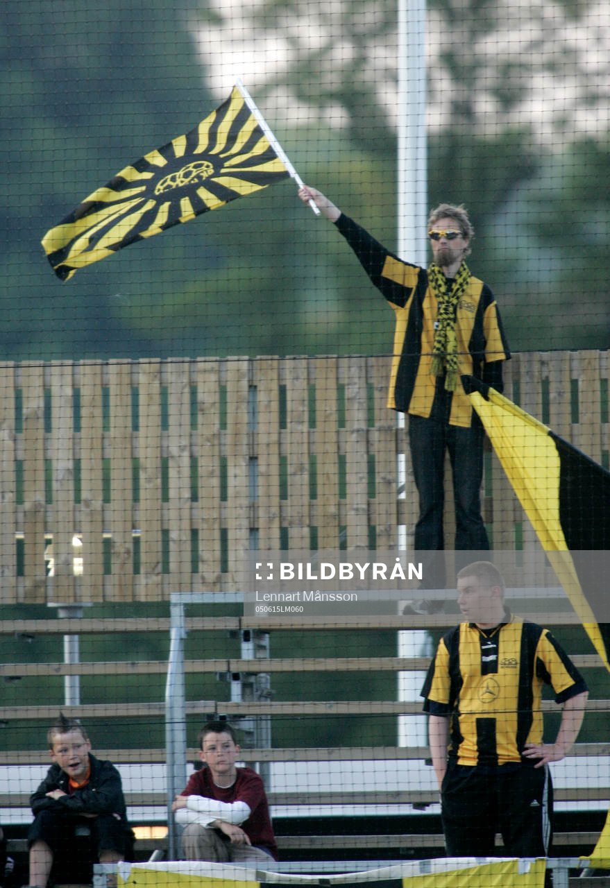 Häcken-supporter med flagga