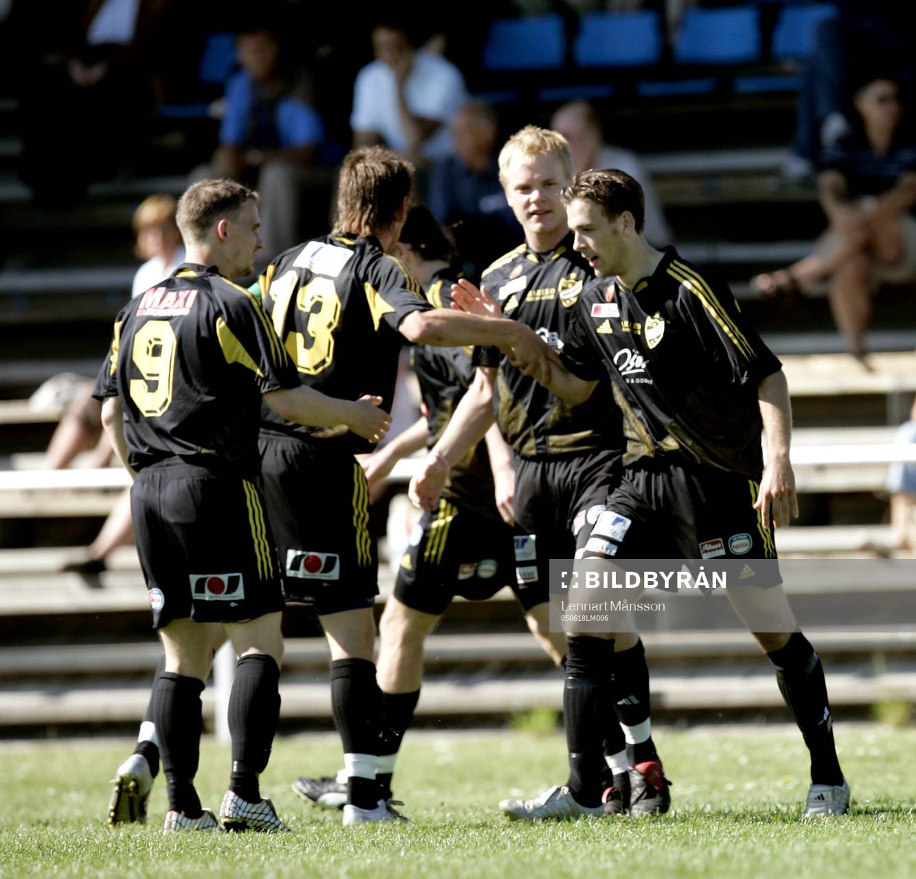  Robert Drwiega grattas till första seriemålet i IFK, av David Eek, Alexander Söderberg och Nicklas Fischer.