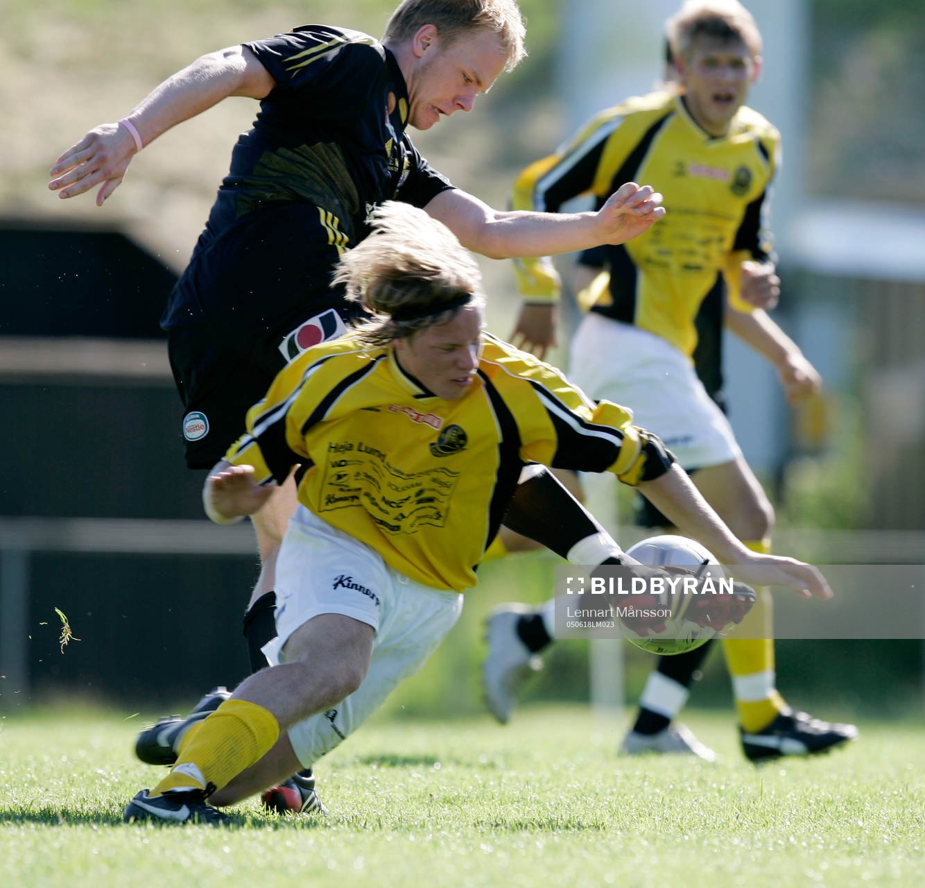 Niclas Fisher rensar undan