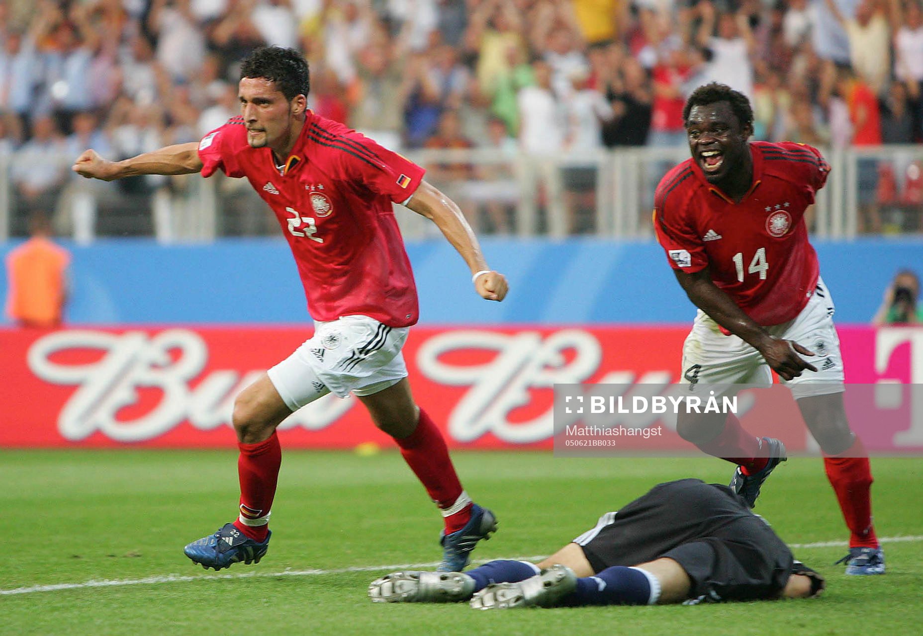  Kevin Kuranyi, Tyskland, jubel efter 1-0 med Gerald Asamoah.
