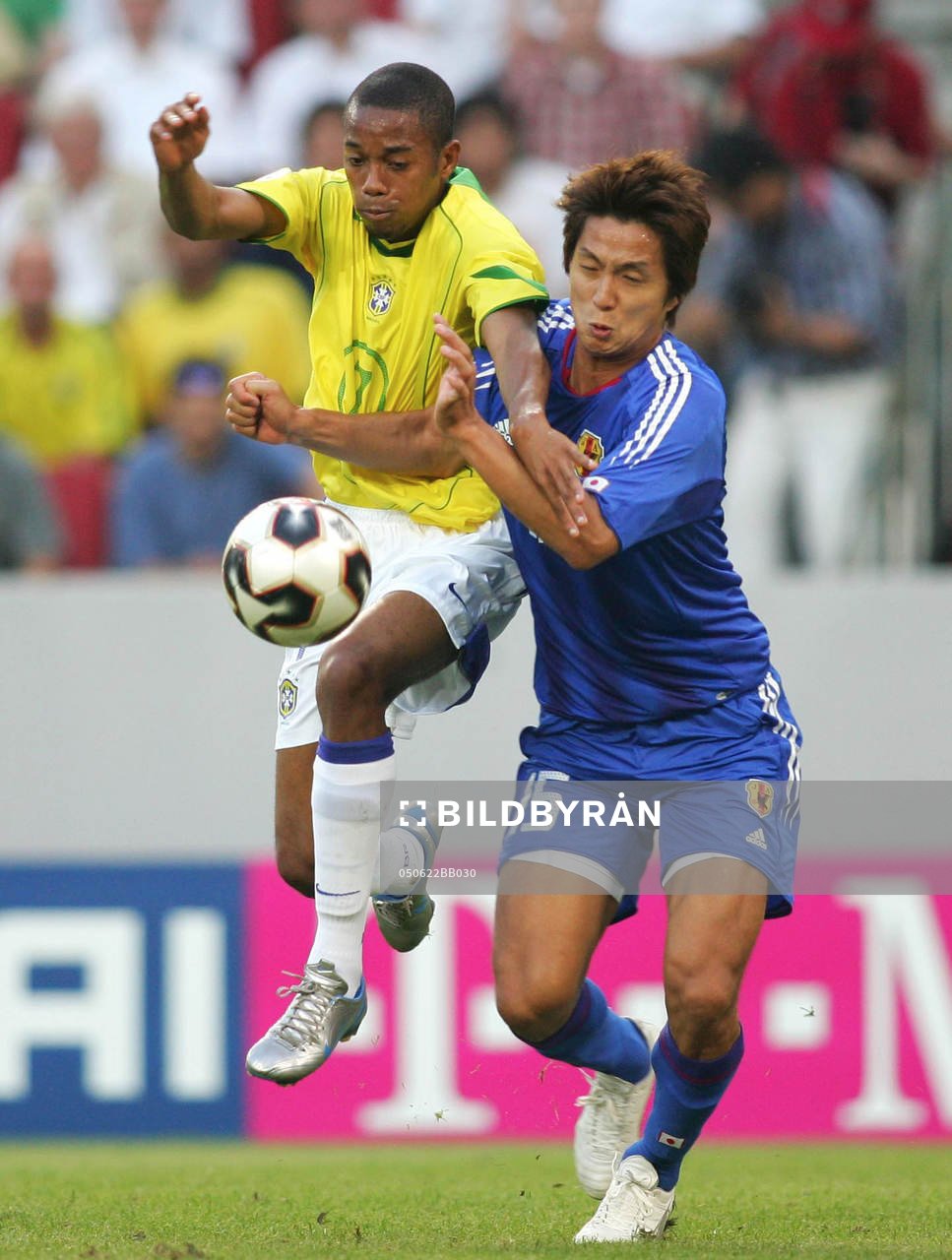 Robinho, Brasilien och Takashi Fukunishi, Japan