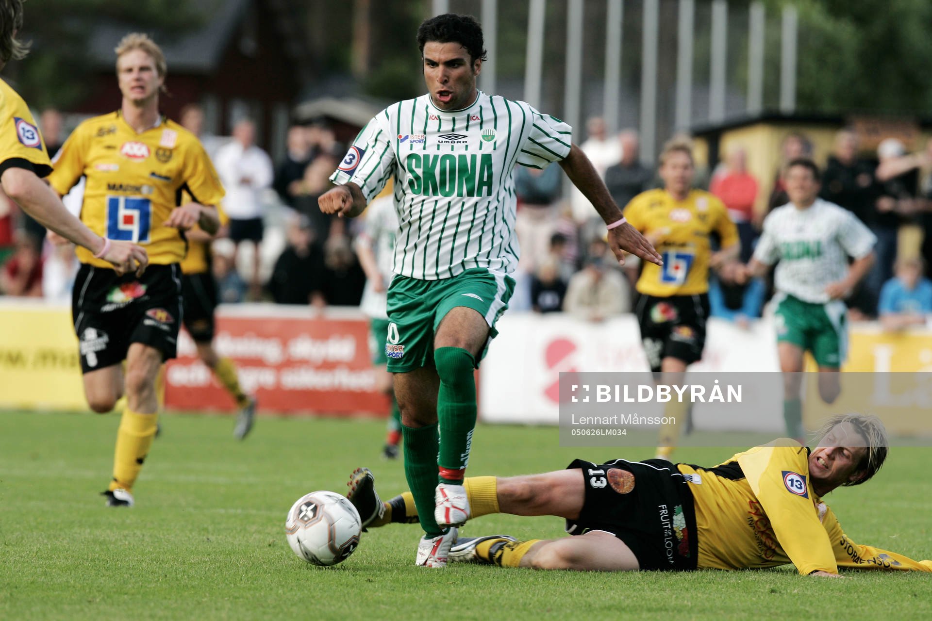 Arash Bajat och Daniel Nilsson som faller