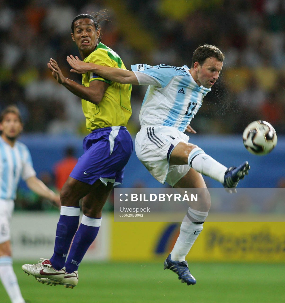 Ronaldinho, Brasilien och Lucas Bernardi, Argentina