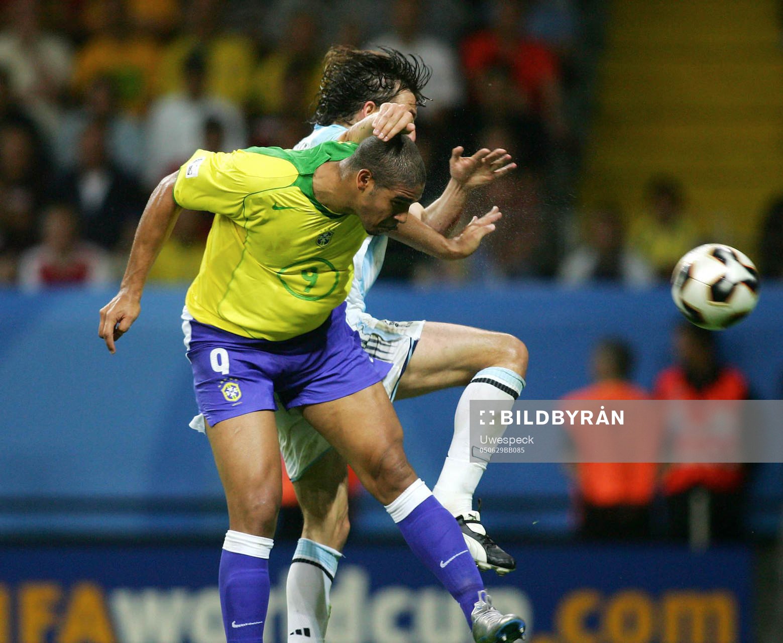 Adriano, Brasilien och Gabriel Heinze, Argentina