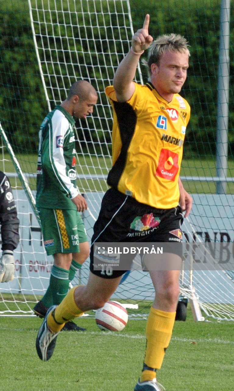 Marcus Ekenberg har gjort 2-1 till Mjällby